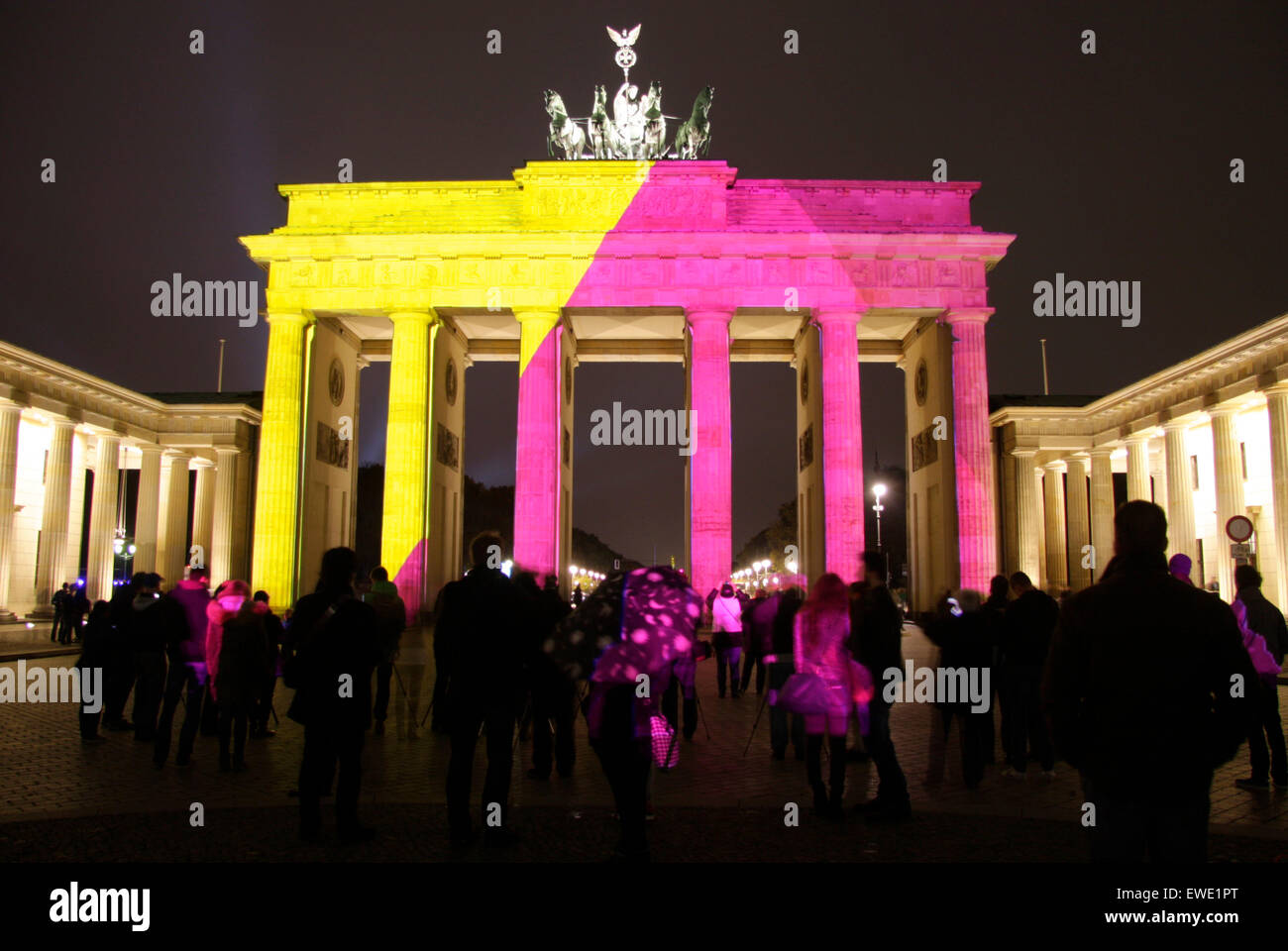 18. Oktober 2013 - BERLIN: die beleuchteten Brandenburger Tor am Pariser Platz in Berlin-Mitte während des "Festival of Lights" Stockfoto