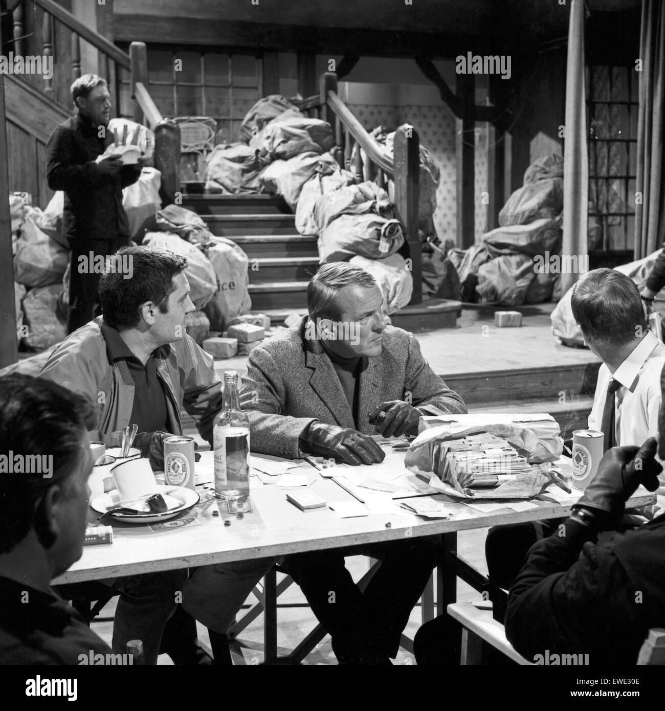 Sterben die Gentlemen bitten Zur Kasse, Fernsehminiserie, Deutschland 1966, Regie: John Olden, Claus Peter Witt, Monia: Franz Mosthav ("Links"), Karl-Heinz Hess Stockfoto