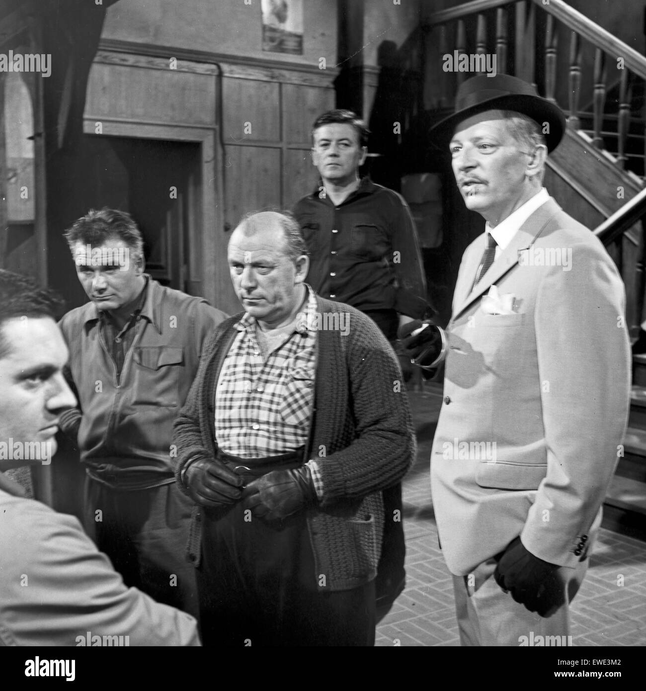 Sterben die Gentlemen bitten Zur Kasse, Fernsehminiserie, Deutschland 1966, Regie: John Olden, Claus Peter Witt, Monia: Karl Heinz Hess, Franz Mosthav,-?- Stockfoto