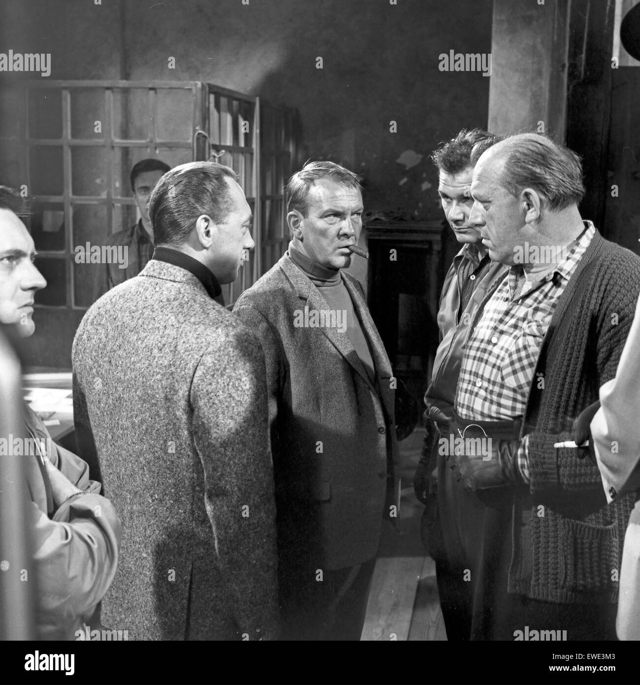 Sterben die Gentlemen bitten Zur Kasse, Fernsehminiserie, Deutschland 1966, Regie: John Olden, Claus Peter Witt, Monia: Horst Tappert (2. v. l.), Karl-Heinz Hess, Franz Mosthav, Hans Cossya, Stockfoto