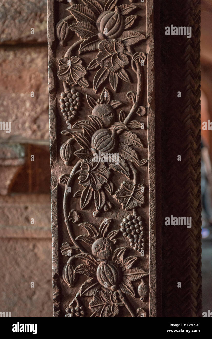Geschnitzte Sandstein-Motiv in den verlassenen sechzehnten Jahrhundert Stadt von Fatehpur Sikri in Uttar Pradesh, Indien Stockfoto