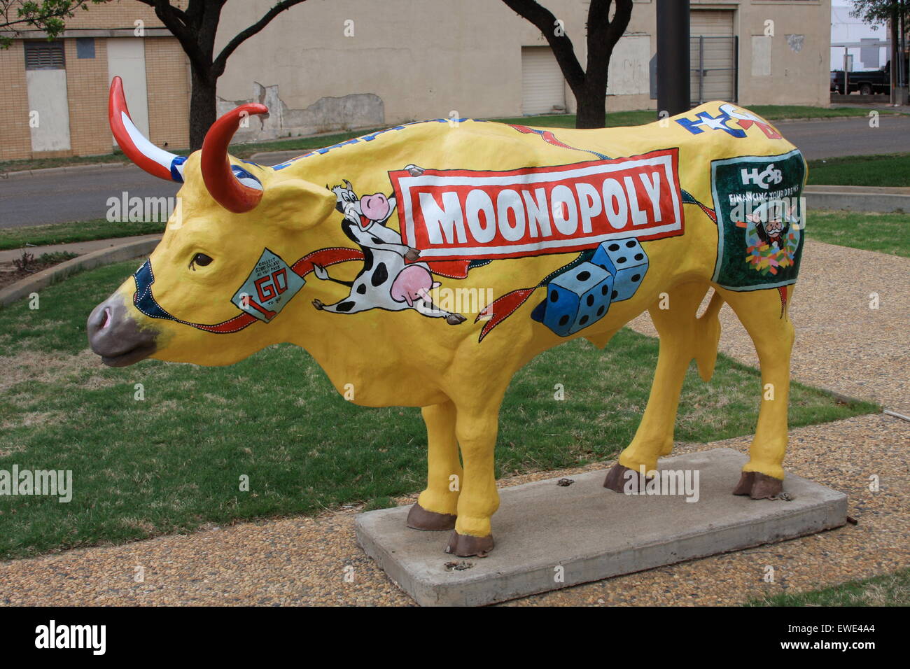 Moonopoly Modell Kuh im texanischen Kleinstadt Stockfoto