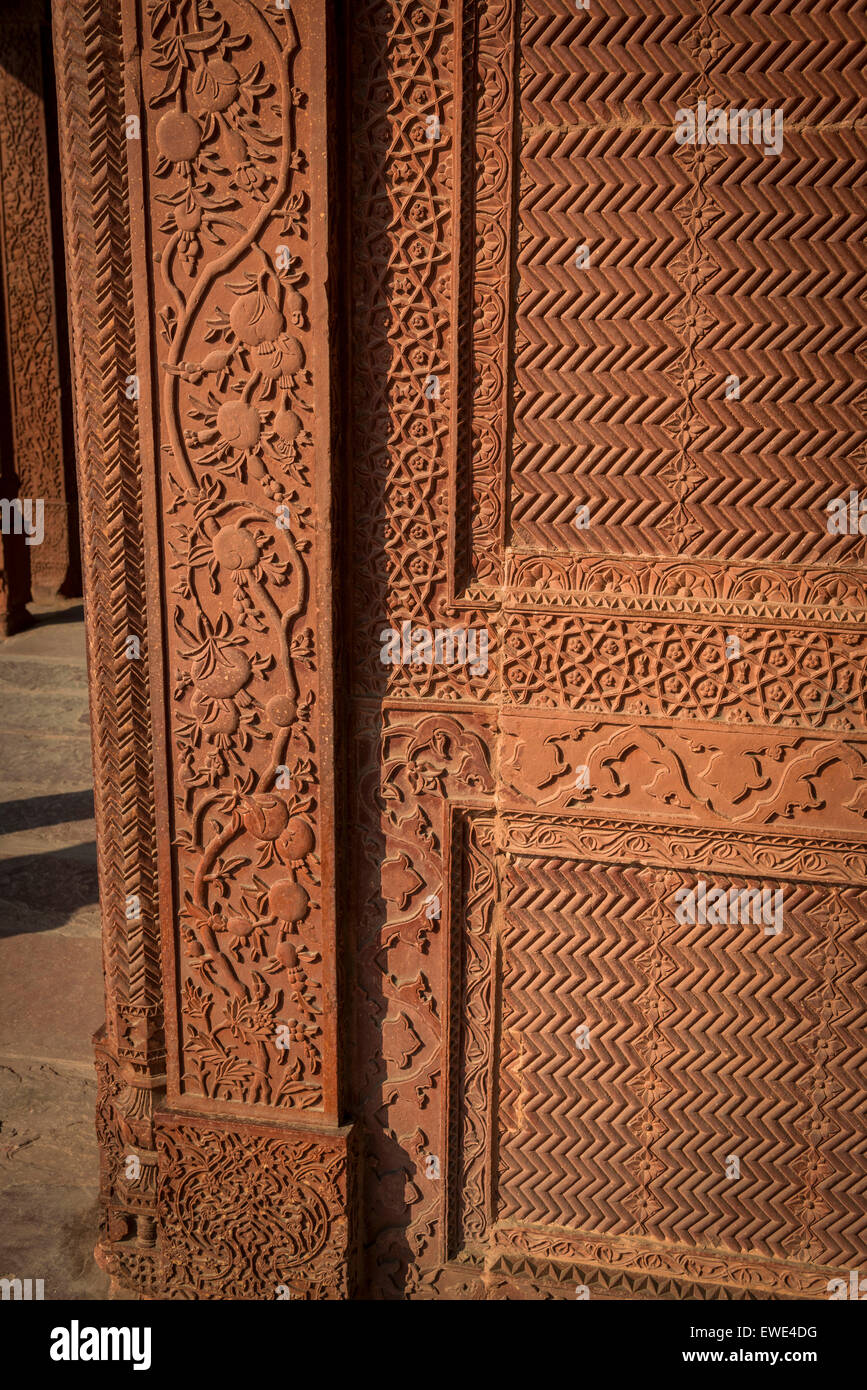 Geschnitzte Sandstein-Motiv in den verlassenen sechzehnten Jahrhundert Stadt von Fatehpur Sikri in Uttar Pradesh, Indien Stockfoto