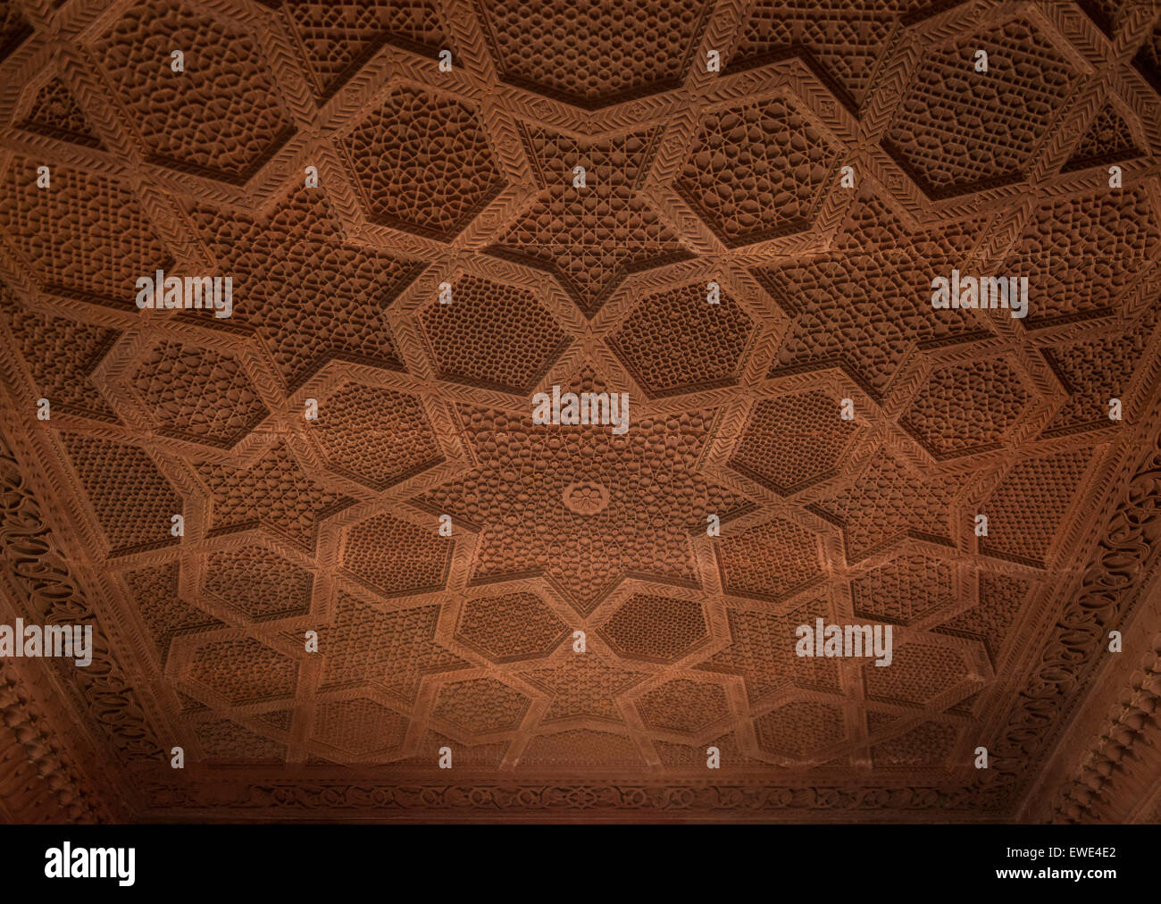 Islamische gemusterte Decke an den verlassenen sechzehnten Jahrhundert Stadt von Fatehpur Sikri in Uttar Pradesh, Indien Stockfoto