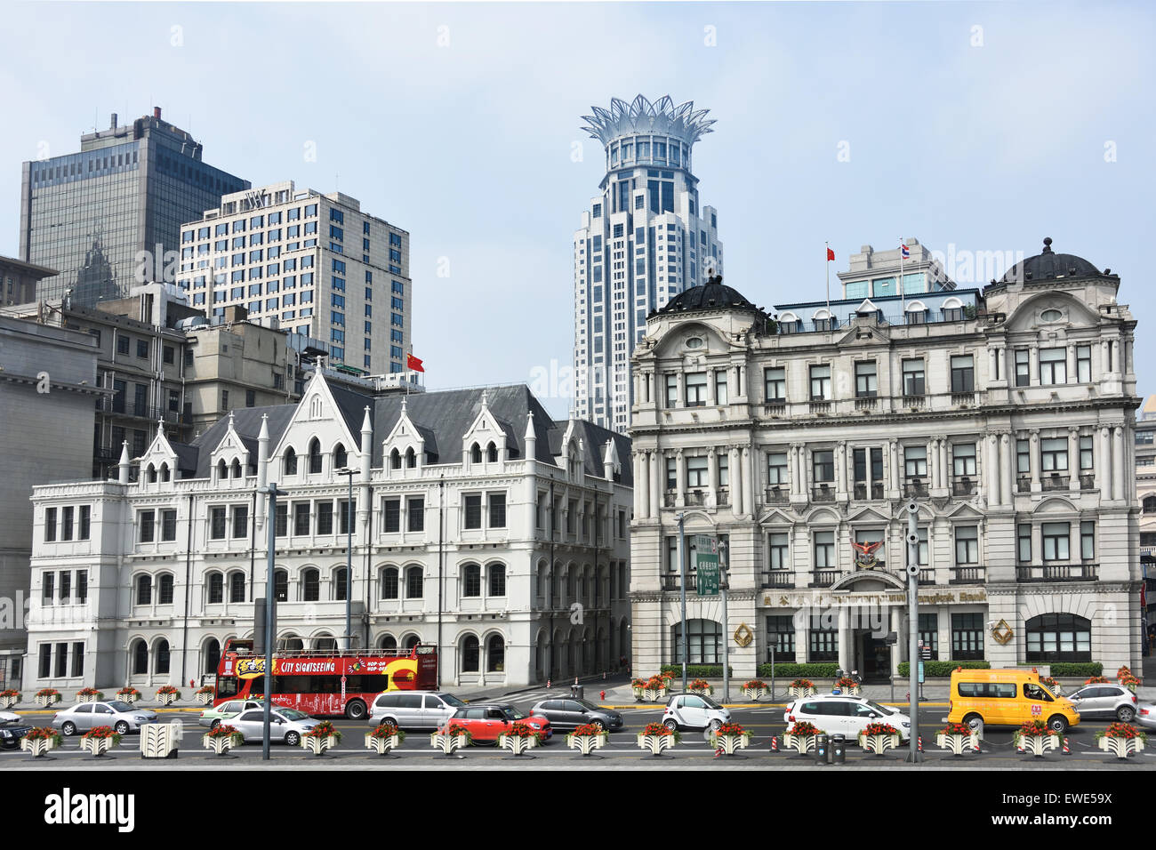 Alte historische und moderne Gebäude auf The Bund in Shanghai (Europäische Architektur) Stockfoto