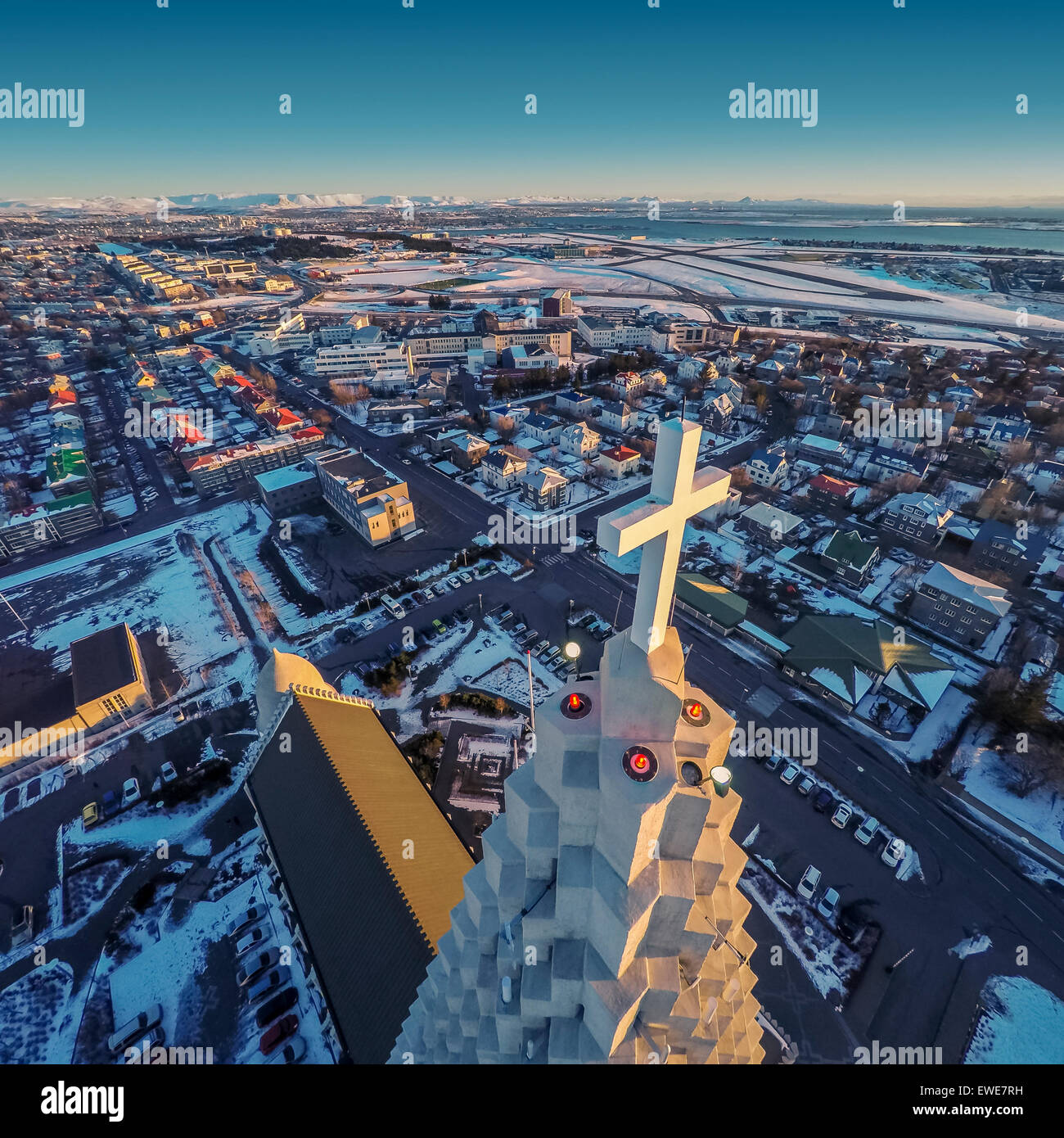 Hallgrimskirkja Kirche und Reykjavik, Bild produziert mit einer Drohne, Reykjavik, Island Stockfoto