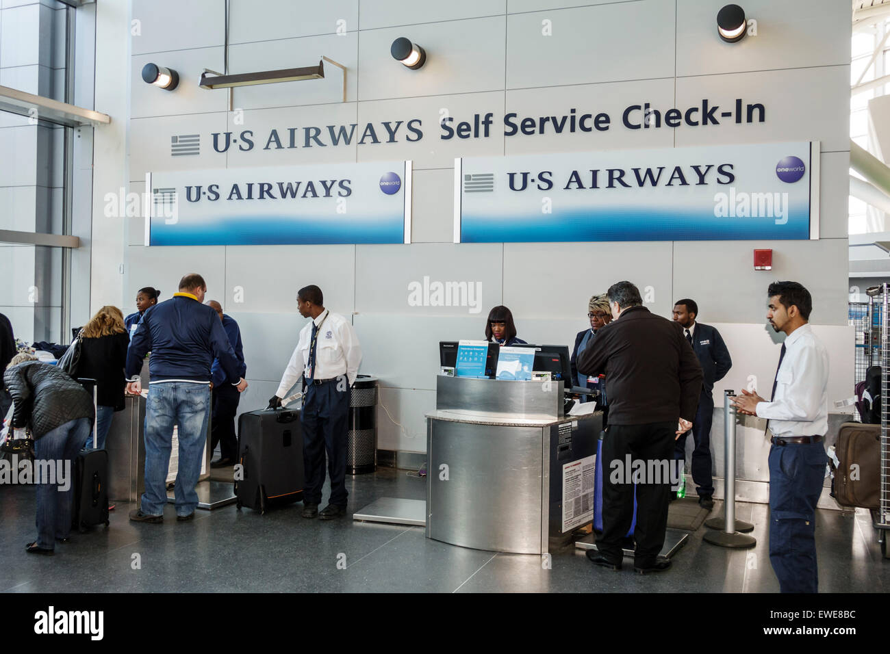 New York City, NY NYC, Queens, John F. Kennedy International Airport, JFK, Inneneinrichtung, Terminal, Gate, US Airways, Self-Service Check-in, Mitarbeiter der Fluggesellschaft Stockfoto