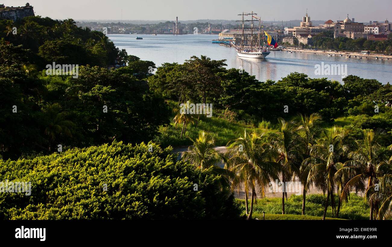 Havanna, Kuba. 24. Juni 2015. Venezolanische Armee Schule Boot Simon Bolivar kommt in Havanna, die Hauptstadt von Kuba, 24. Juni 2015. © Liu Bin/Xinhua/Alamy Live-Nachrichten Stockfoto