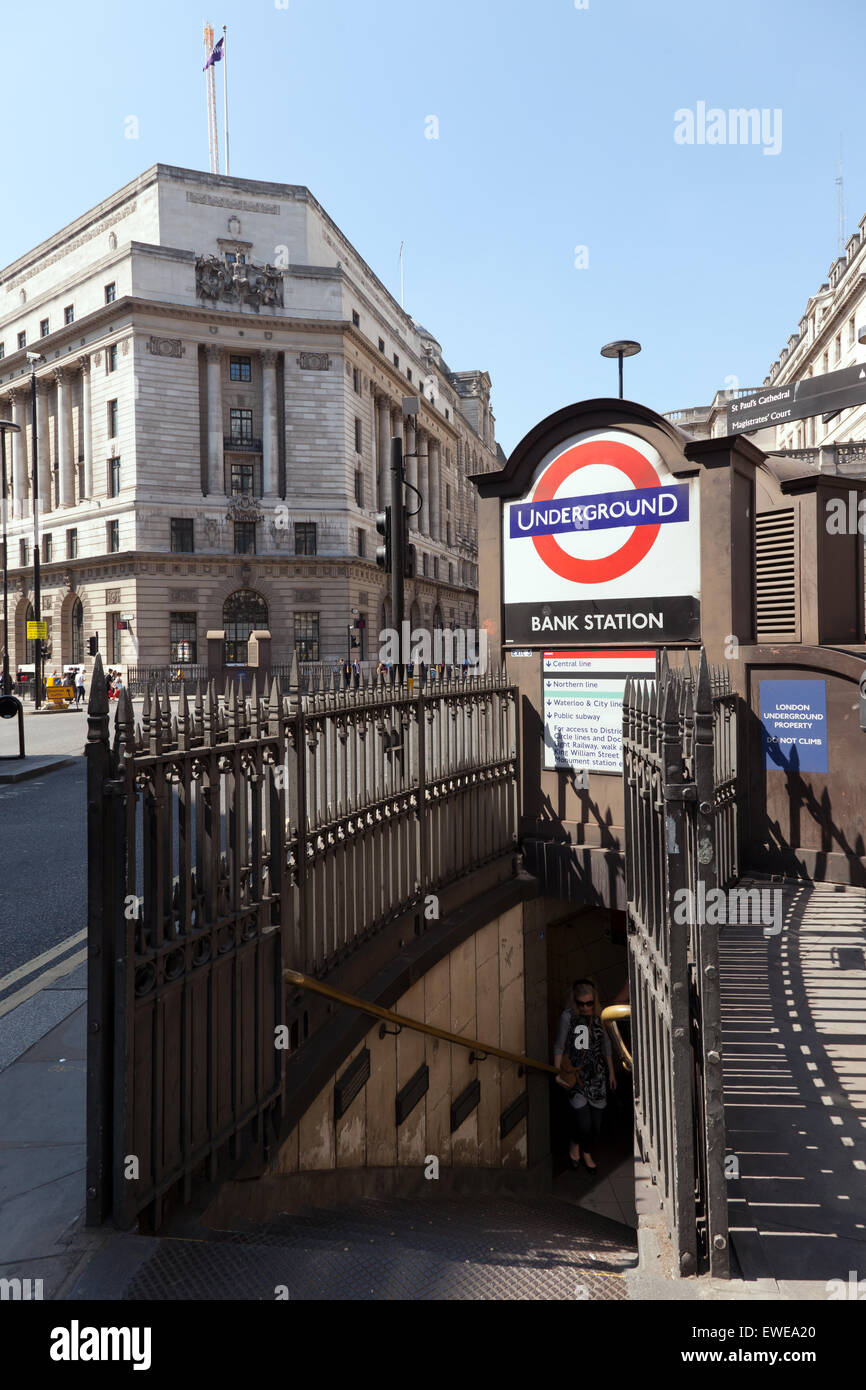 Bank Station Exit 5, Blick in Richtung der NatWest Bank, 1 Princes Street, City of London. Stockfoto