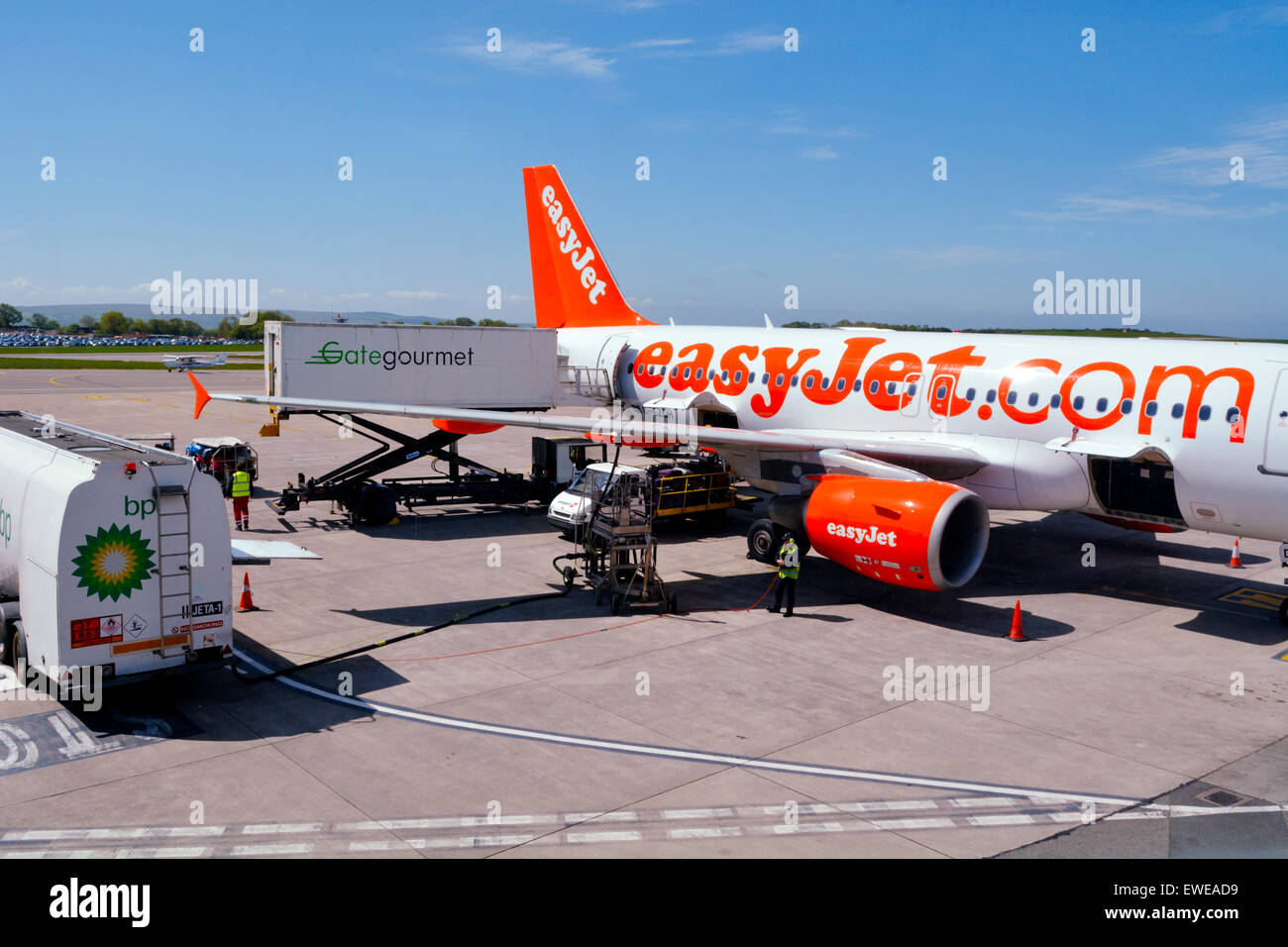 EasyJet low-cost Flugzeug gewartet am Flughafen Bristol, BRS, UK Stockfoto