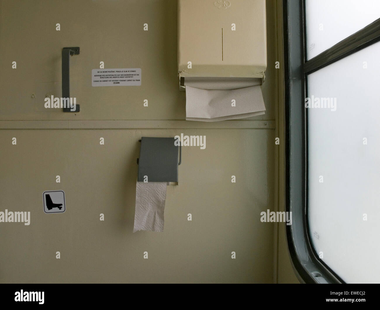 Badezimmer von einem alten Zug in Tschechien Stockfoto