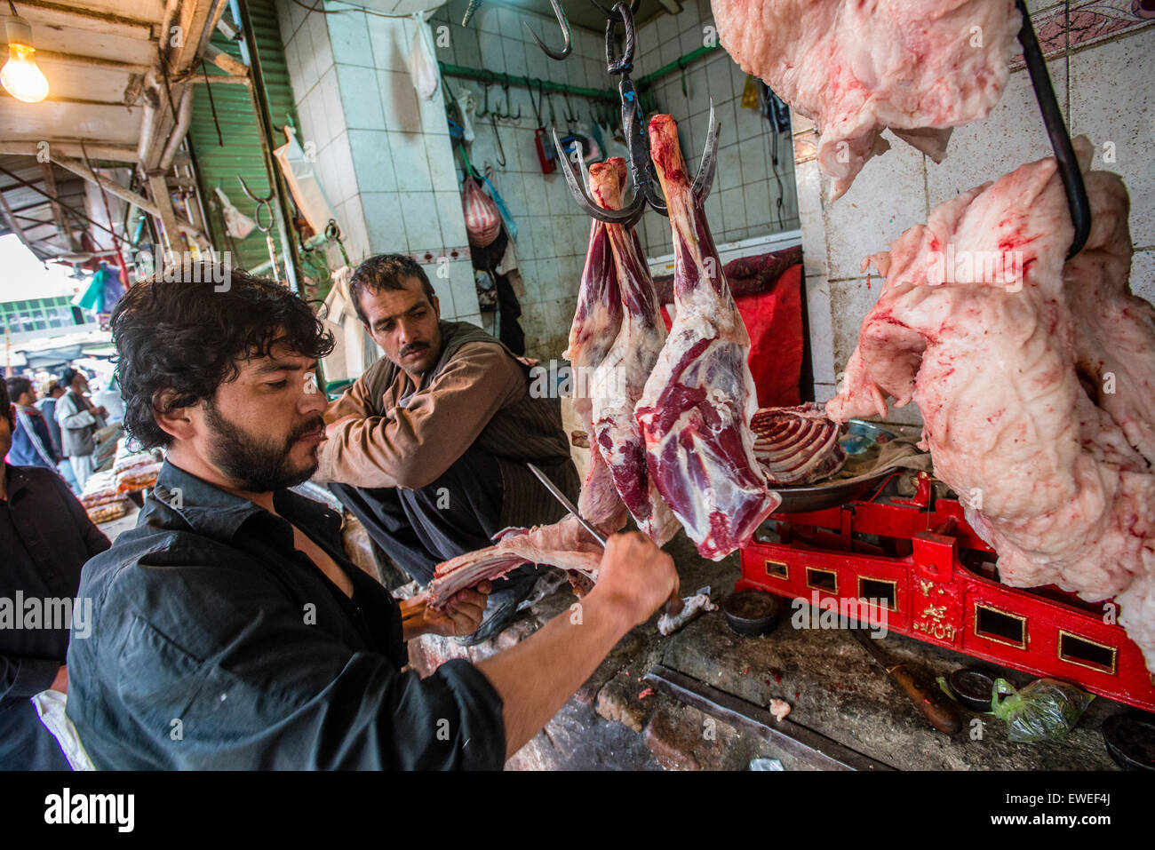 Anbieter verkaufen Fleisch auf Basar in alte Stadt von Kabul, Afghanistan Stockfoto