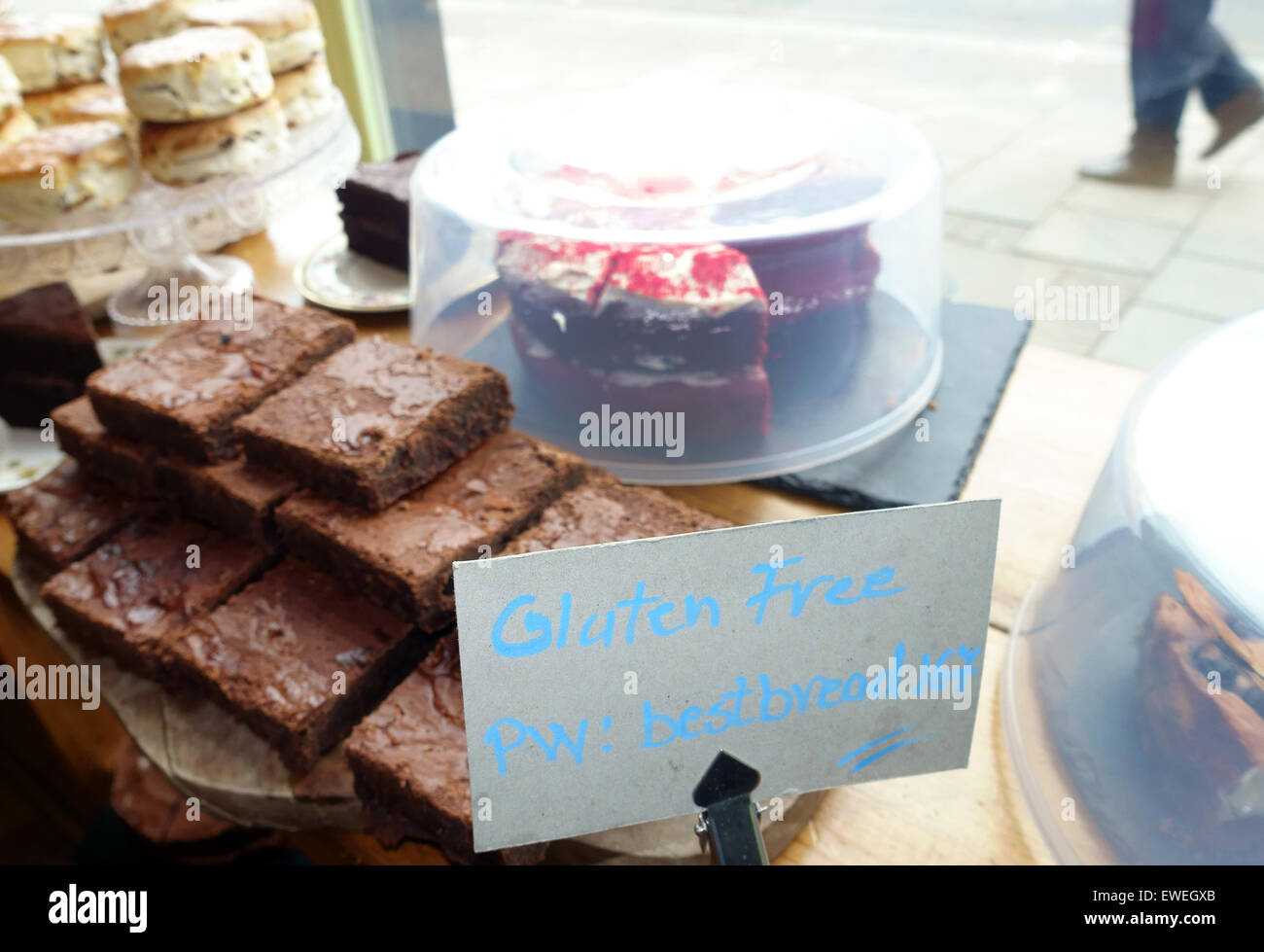 Backwaren in Romeos glutenfrei Bäckerei, Islington, London Stockfoto