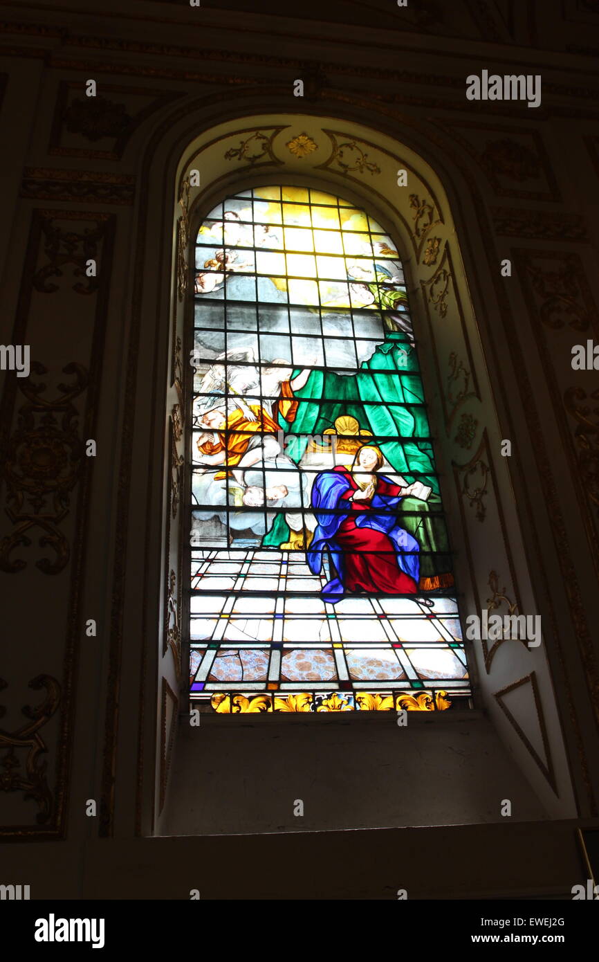 Glasmalerei-Fenster schöne Farben Stockfoto