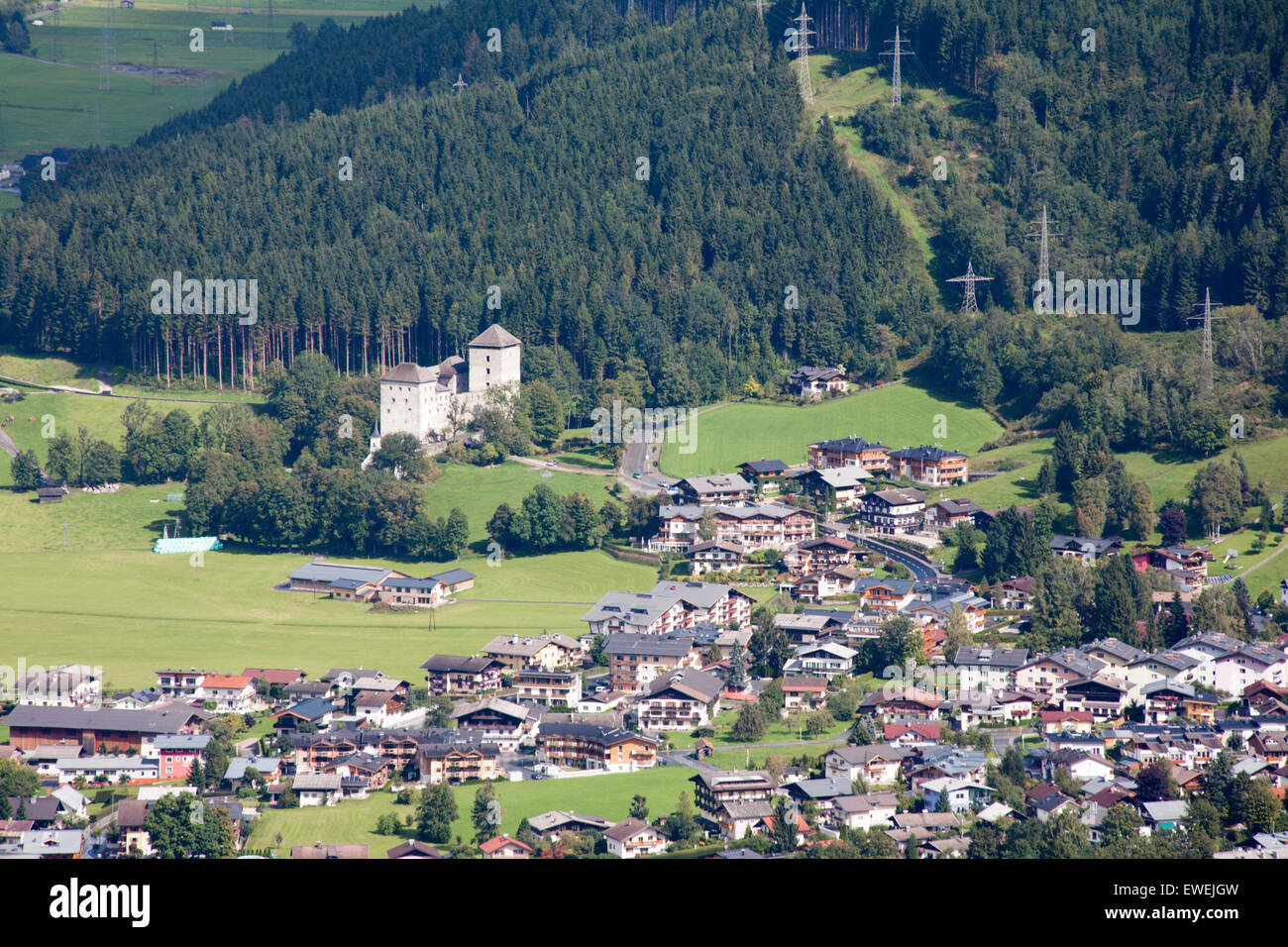 Das Schloss über die Stadt in der Nähe von Zell am See Kaprun bin sehen Pinzgau Salzburgerland Österreich Stockfoto