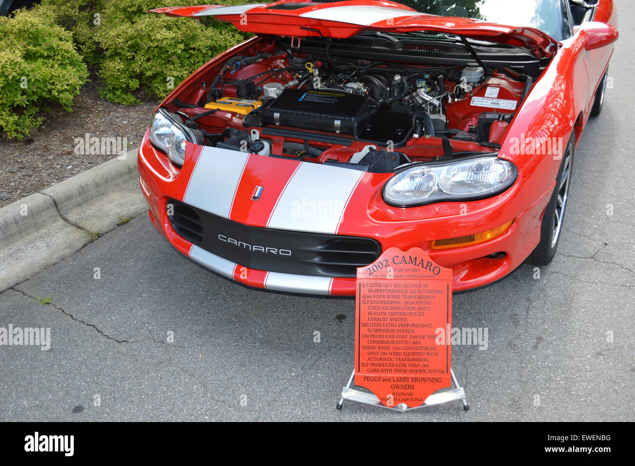 Eine 2002 Chevrolet Camaro auf dem Display an einer Auto-Show. Stockfoto