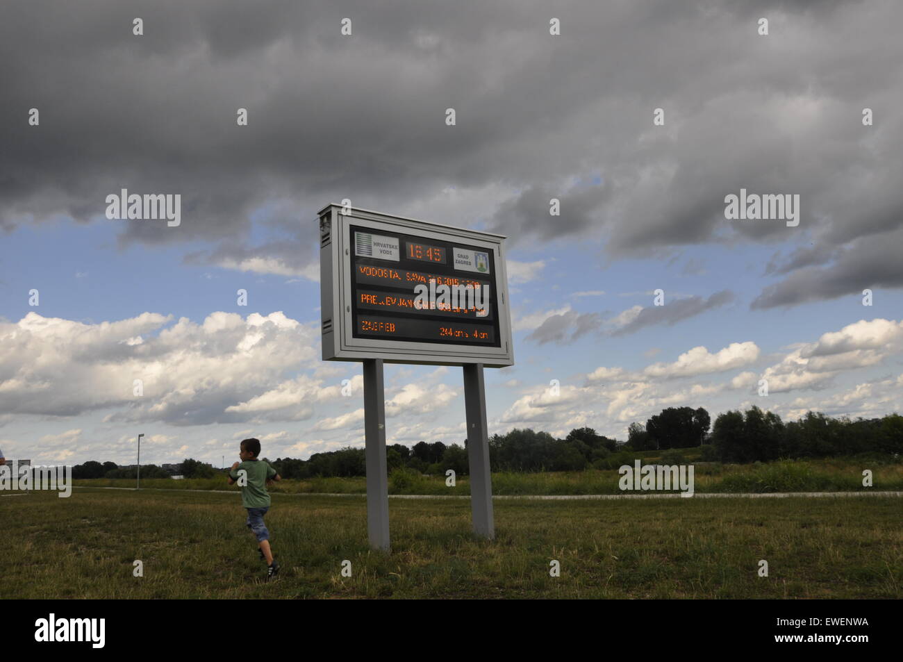 Fluss Sava Wasserstand Bildschirm Stockfoto