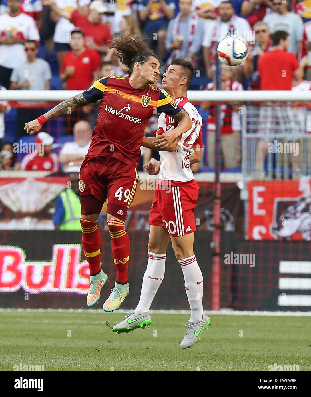 Harrison, New Jersey, USA. 24. Juni 2015. Real Salt Lake vorwärts Devon Sandoval (49) leitet den Ball während der MLS-Spiel zwischen den New York Red Bulls und Real Salt Lake in Red Bull Arena in Harrison, New Jersey. Bildnachweis: Csm/Alamy Live-Nachrichten Stockfoto