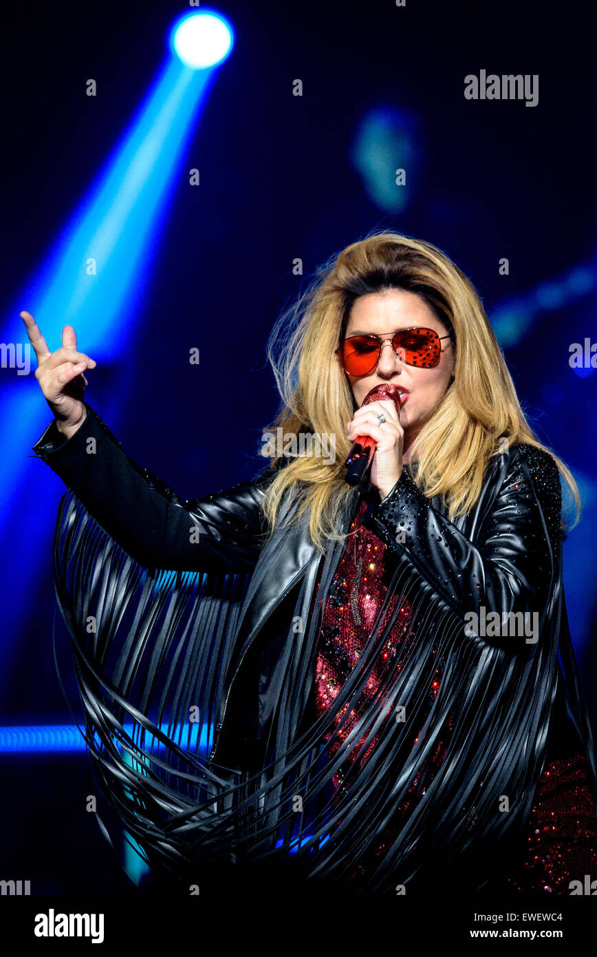 Toronto, Ontario, Kanada. 24. Juni 2015. Kanadische Sängerin und Songwriterin SHANIA TWAIN durchgeführt ausverkauften Show im Air Canada Centre in Toronto. Bildnachweis: Igor Vidyashev/ZUMA Draht/Alamy Live-Nachrichten Stockfoto