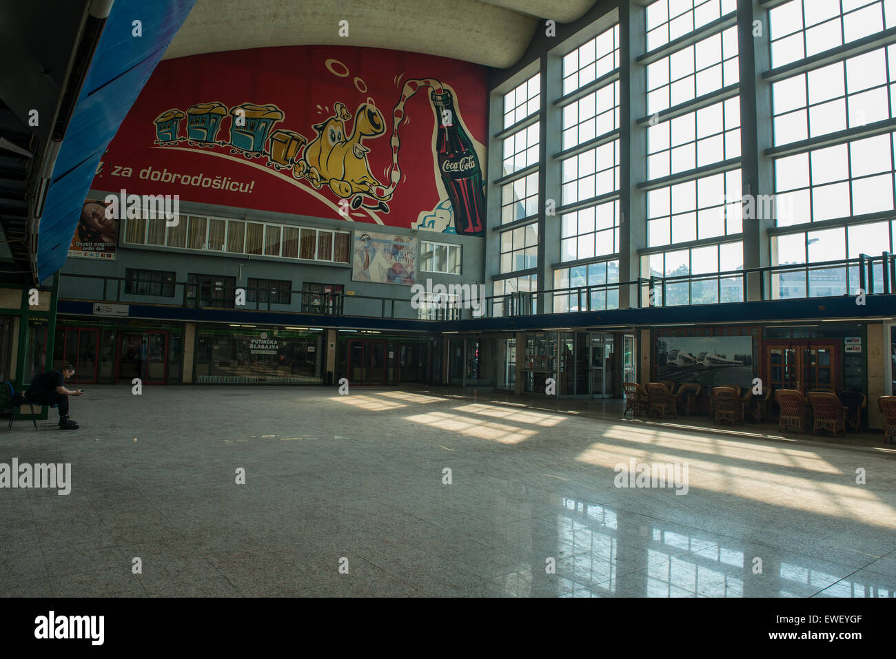 das Innere des Bahnhofs in Sarajevo Stockfoto