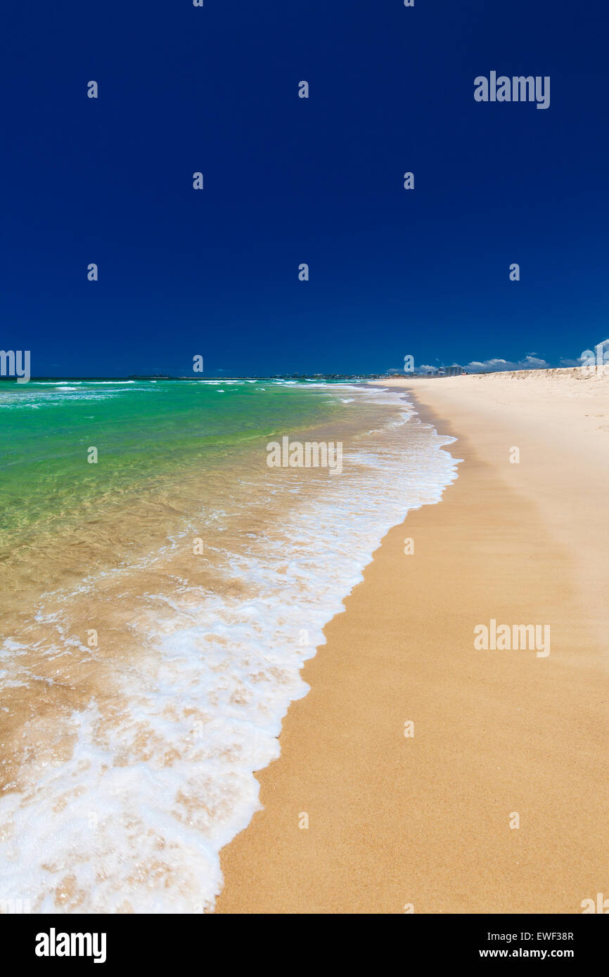 Strand auf der Ostseite von Bribie Island, Queensland, Australien Stockfoto