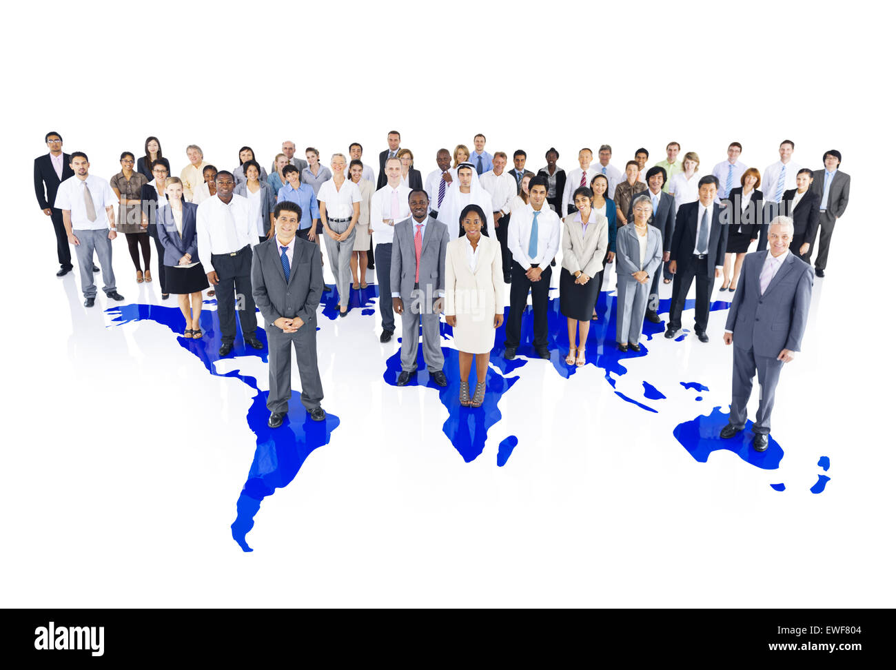 Gruppe von multi-ethnischen Geschäftskollegen stehend auf einer Welt als Kartenhintergrund. Stockfoto