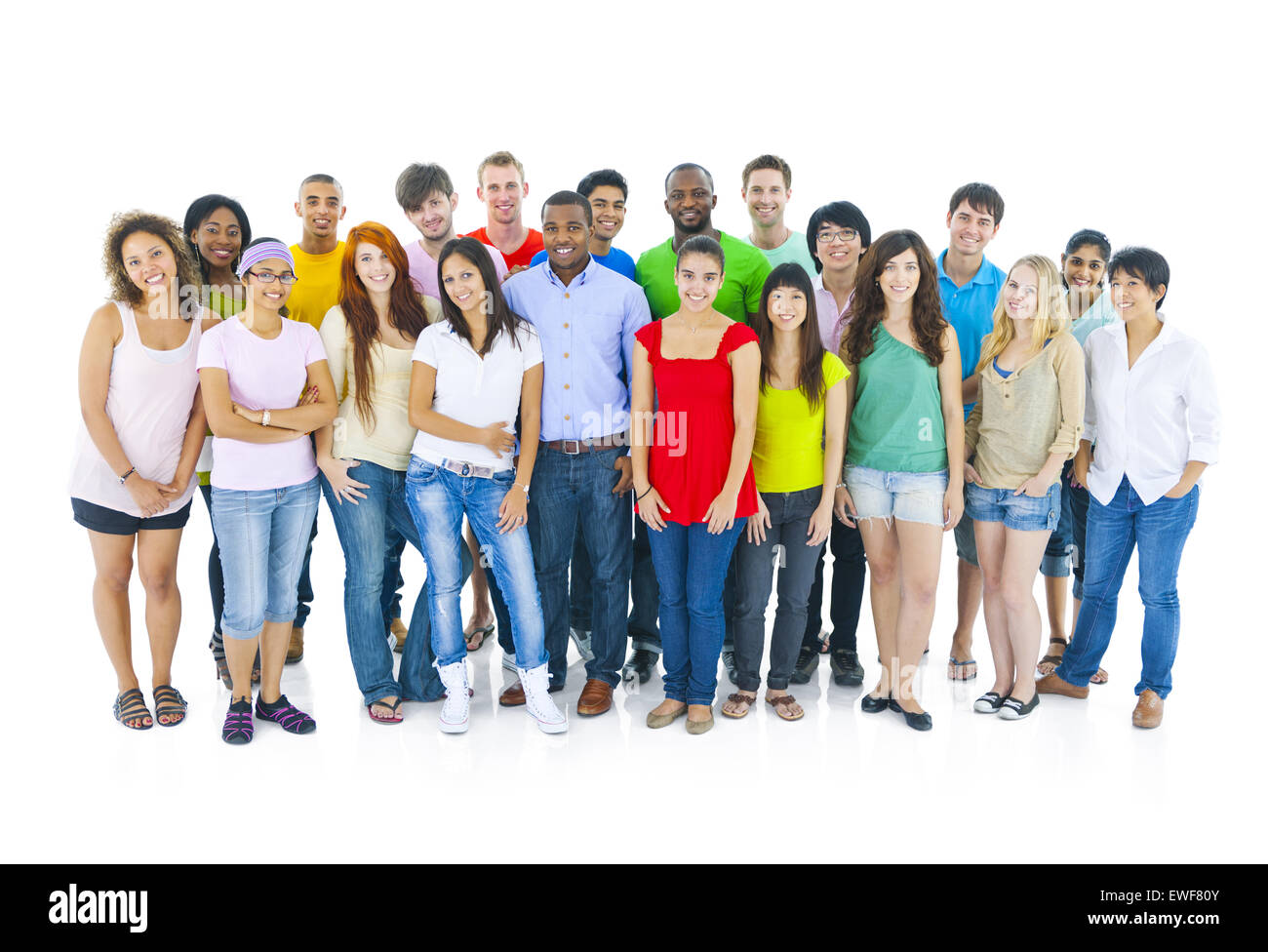 Große Gruppe internationale Studierende lächelnd Stockfoto