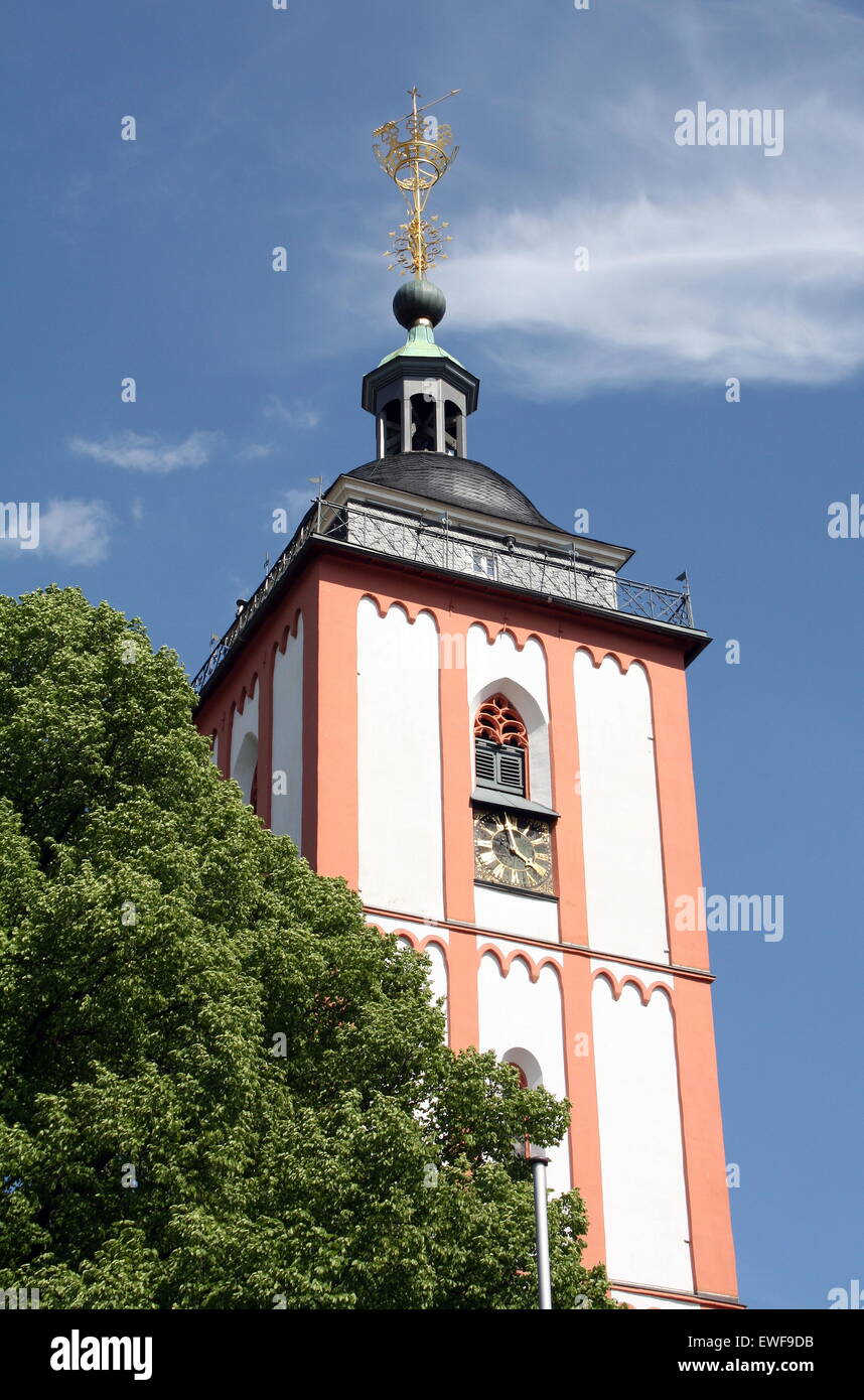 Turm der Nikolai-Kirche aus dem 12. Jahrhundert in der Stadt Siegen. Deutschland Stockfoto