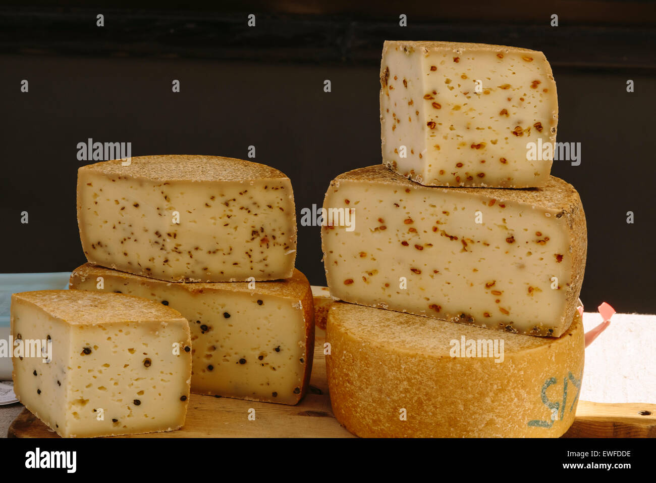 Lettische Käse zu verkaufen, Farmers Market, Bergs Basar, Riga Lettland Stockfoto