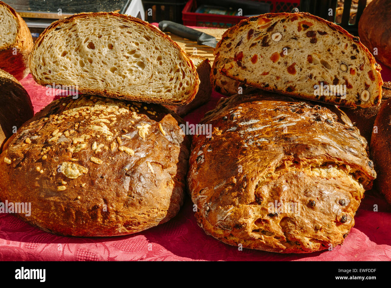 Brot für den Verkauf an Bauern-Markt, Bergs Basar, Riga Lettland Stockfoto