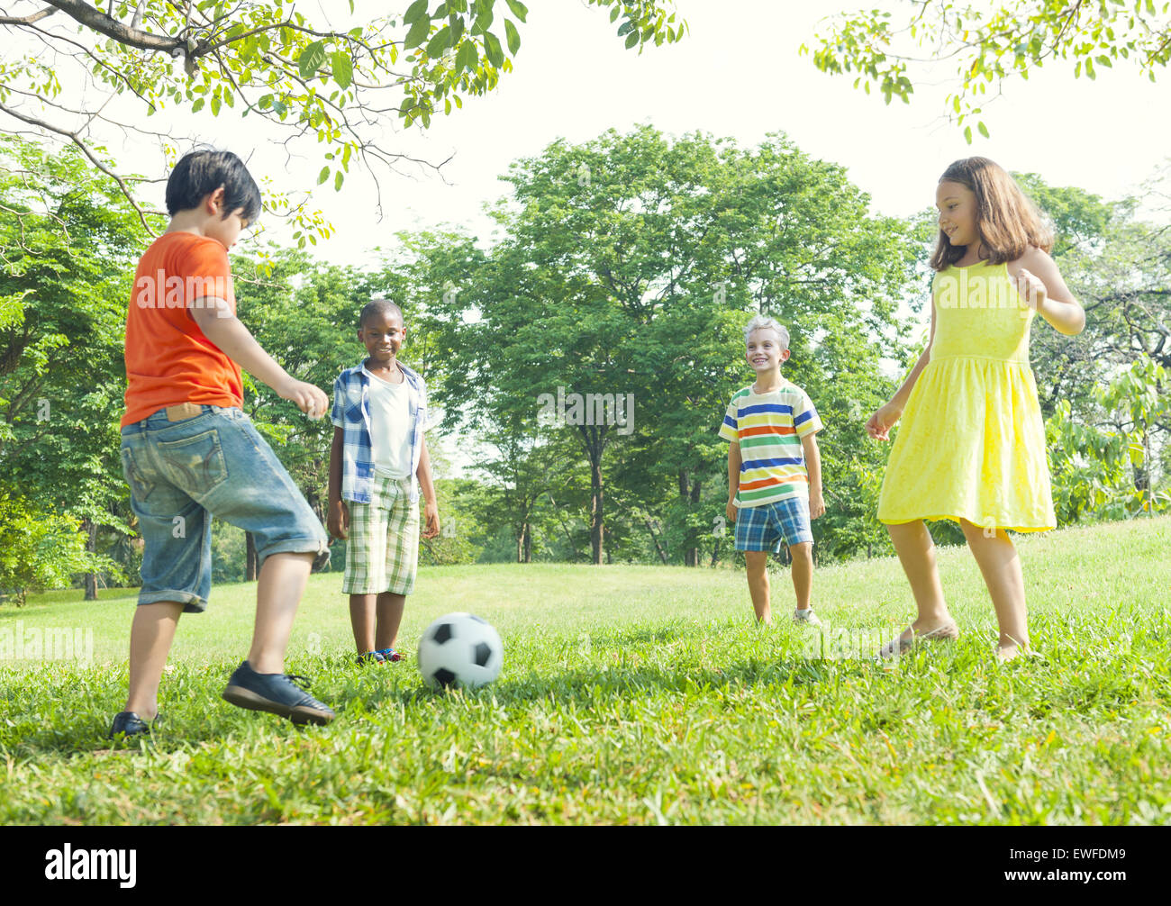 Kinder Fußball-Park Freund Freundschaft spielen Stockfoto