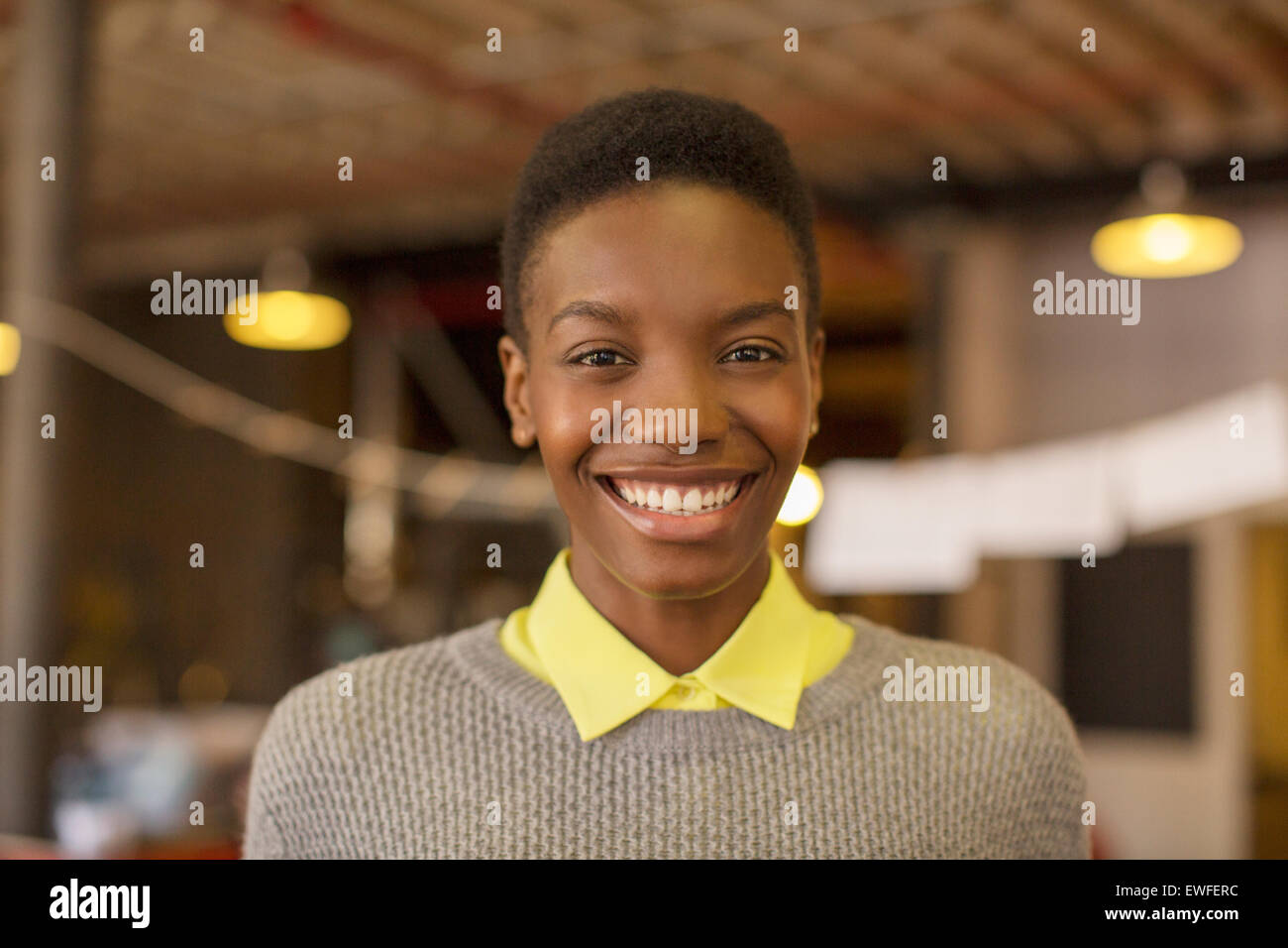 Nahaufnahme Portrait lächelnd Geschäftsfrau Stockfoto