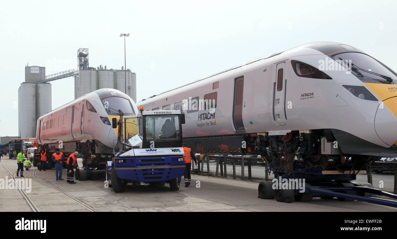 Datei-PICS: Southampton, Hampshire, UK. 12. März 2015. Die Regierung wird heute erwartet, zu verkünden, dass ein £ 1 Milliarde Projekt zur Revolutionierung der Bahnverkehr auf der Great Western Hauptstrecke spät und massiv über dem Budget.  Es könnte bedeuten, eine Flotte von Japanisch anmutenden Hochgeschwindigkeitszüge sind spät im Dienst, zwingt Passagiere leiden Überbelegung länger als erwartet. Bildnachweis: Jason Kay/Alamy Live News Stockfoto