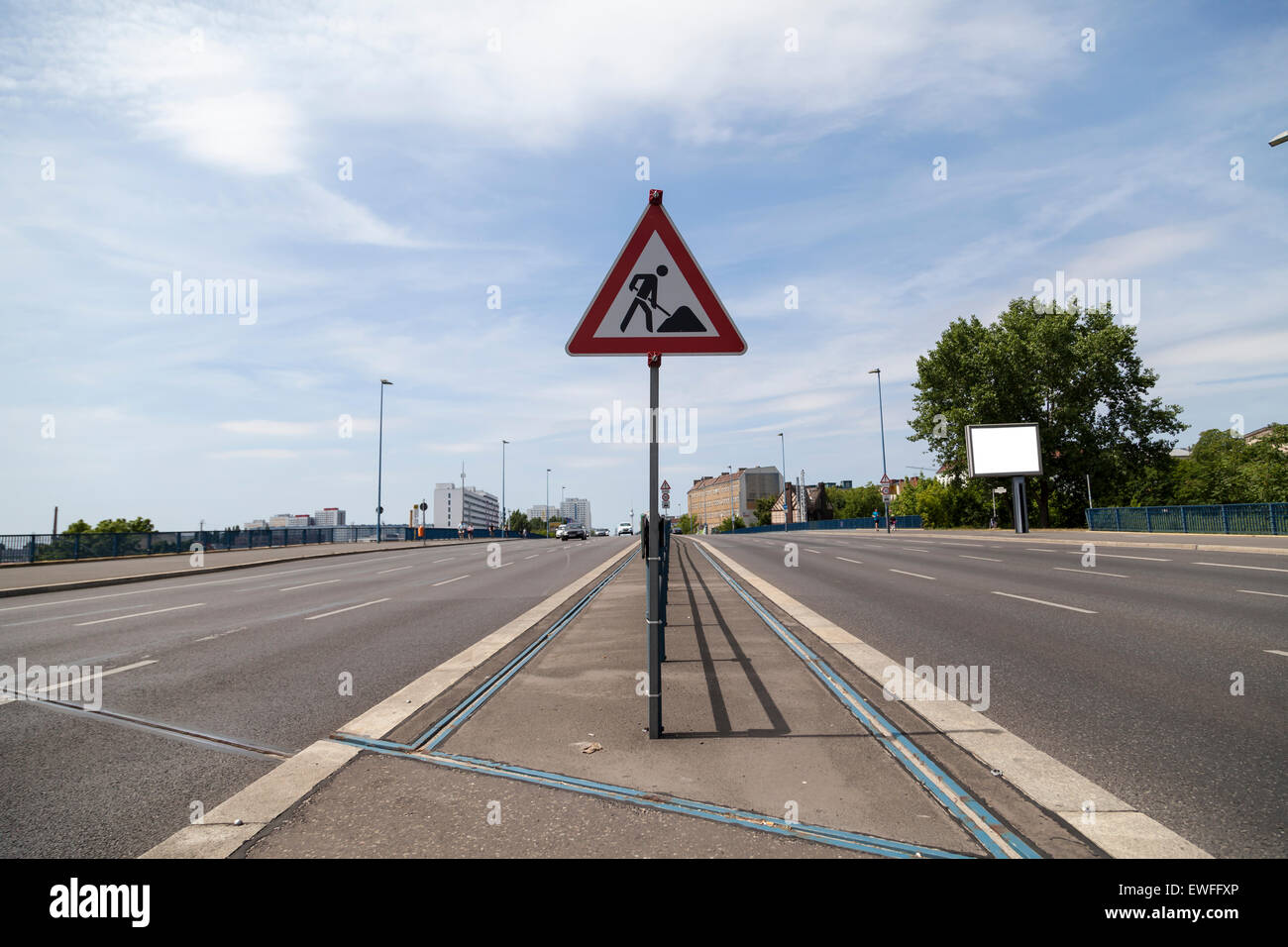 Verkehrszeichen Achtung Baustelle Stockfoto