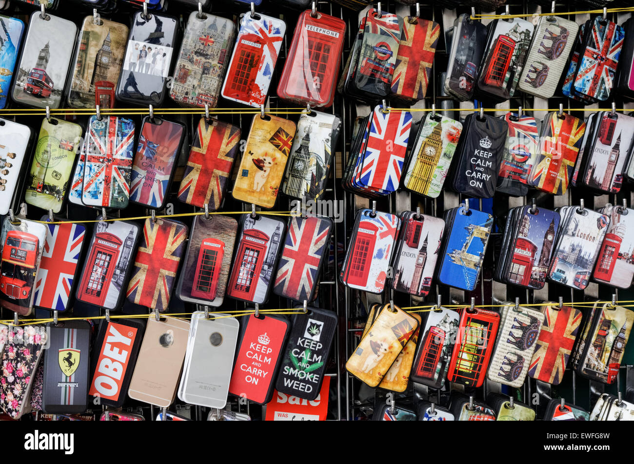 Stall mit Smartphone-Fälle auf dem Trafalgar Square, London England Vereinigtes Königreich UK Stockfoto