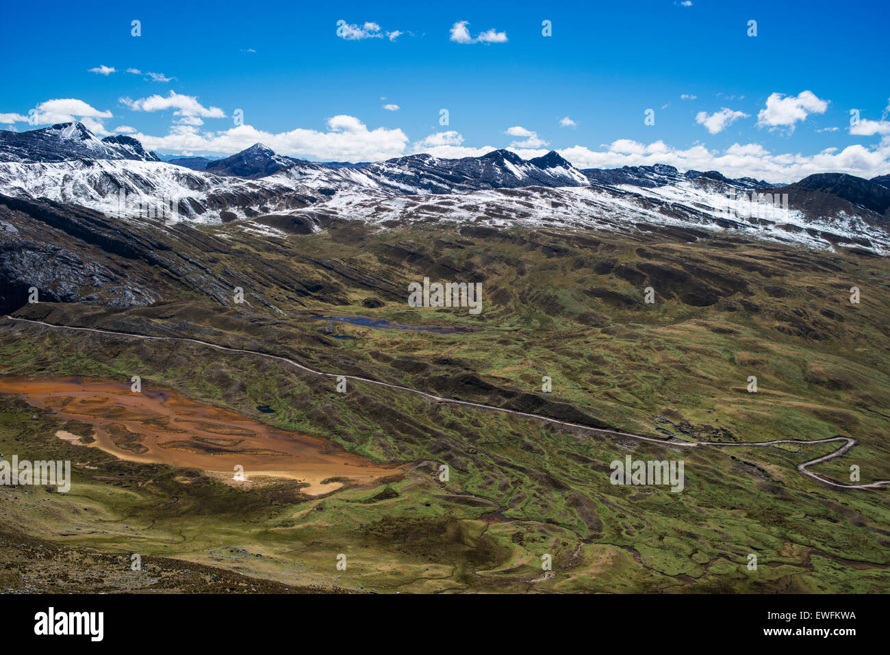 Verschneite Berge und Mountain pass, Cordillera Huayhuash Gebirge, Anden, Nord-Peru, Peru Stockfoto