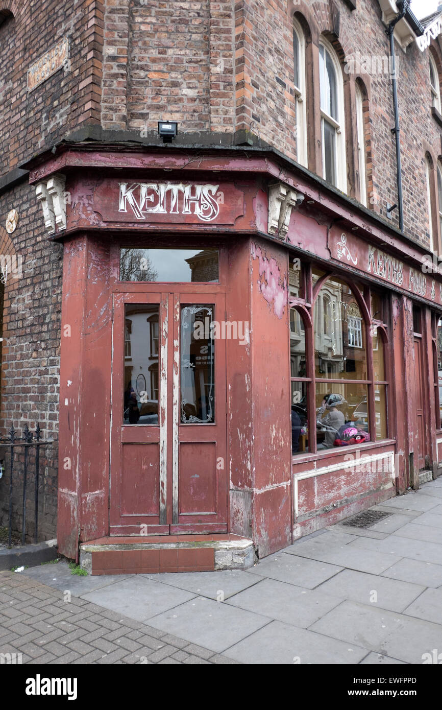 Verblichene Farbe getragen Shop vorne Keiths Lark Lane Liverpool Stockfoto