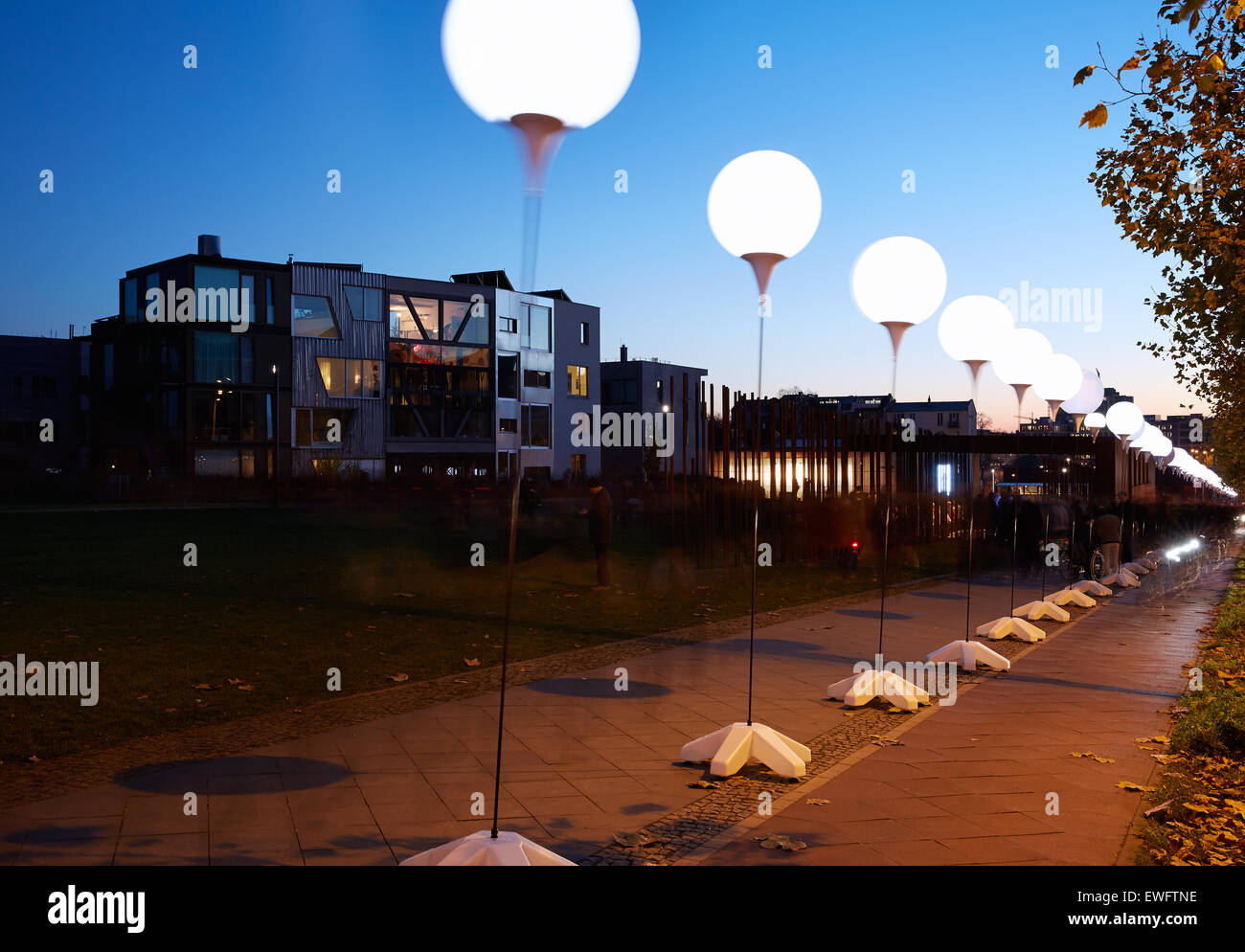 Berlin, Deutschland, Lichtinstallation Licht Begrenzung für 25 Jahre Fall der Mauer Stockfoto