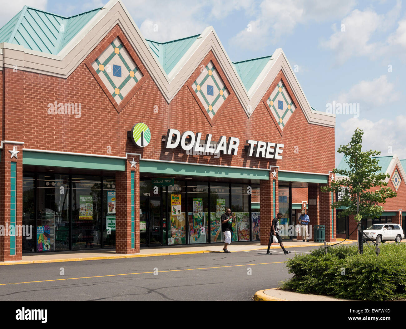 Eingang zum großen Dollar Tree Store in Manassas, Virginia, USA Stockfoto