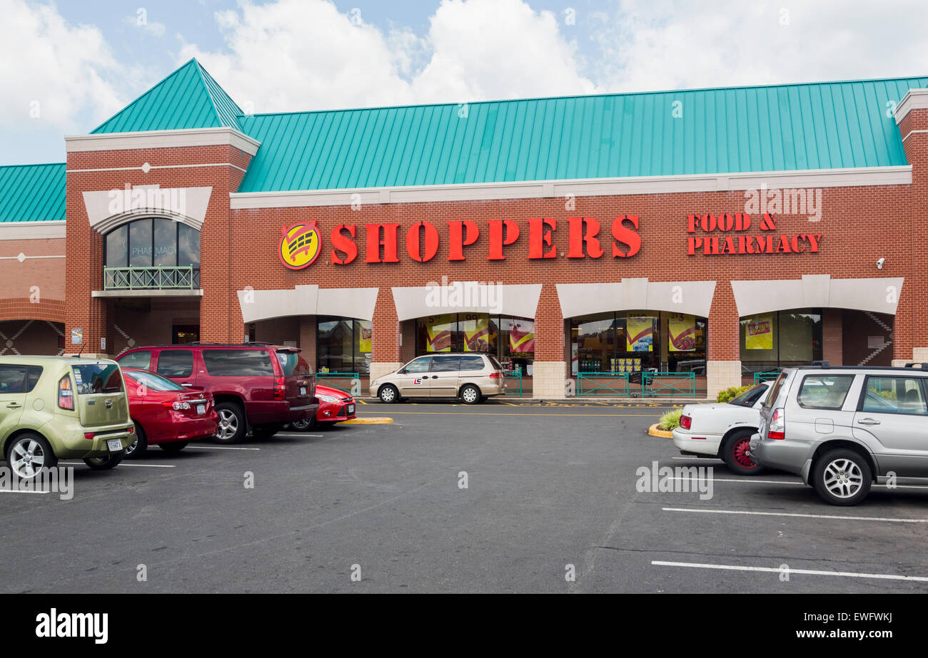 Eingang zum großen Shopper Supermarkt Laden in Manassas, Virginia, USA Stockfoto