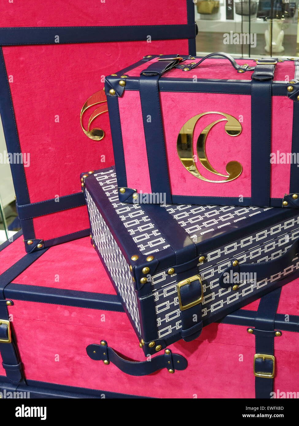 Huftbekleidung Fur Damen Stockfotos Und Bilder Kaufen Alamy