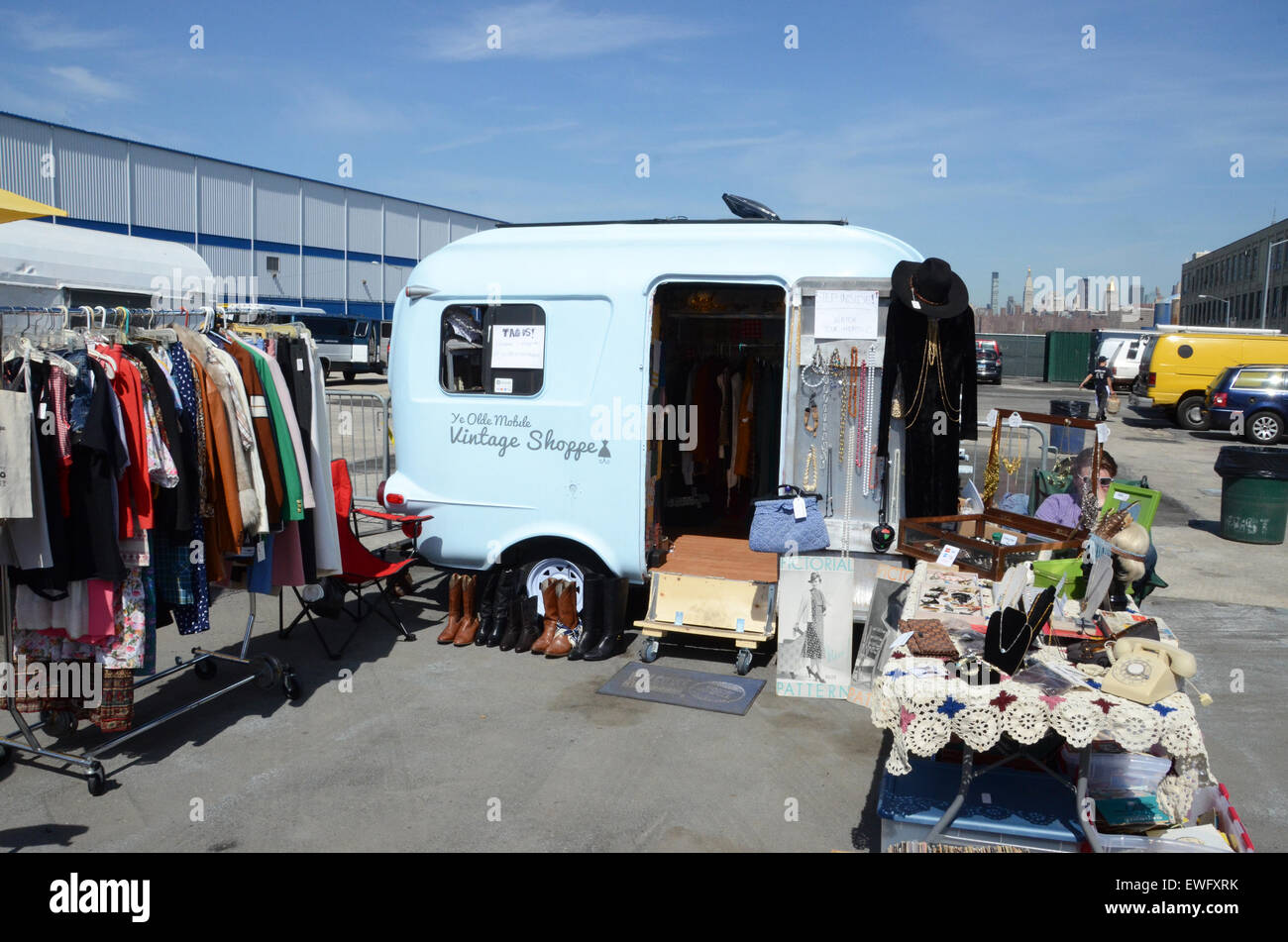 Brooklyn Flea Williamsburg NewYork Kleidung Vintage Wohnwagen Stockfoto