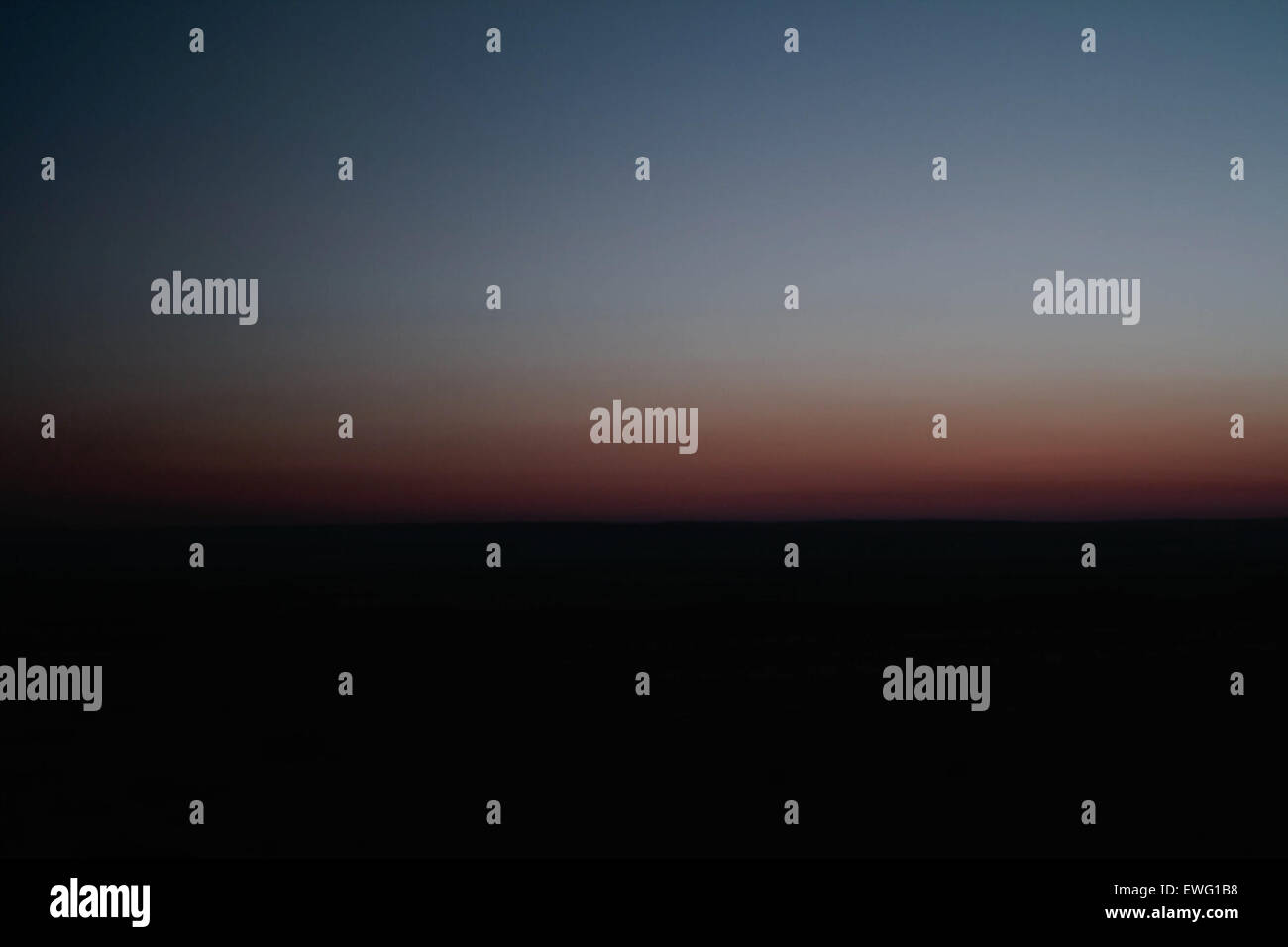 Minimalistische Landschaft von Sky vor Sonnenaufgang Farbverlauf Horizont minimalistischen Hintergrund Dawn Landschaft Himmel Sonnenaufgang Stockfoto