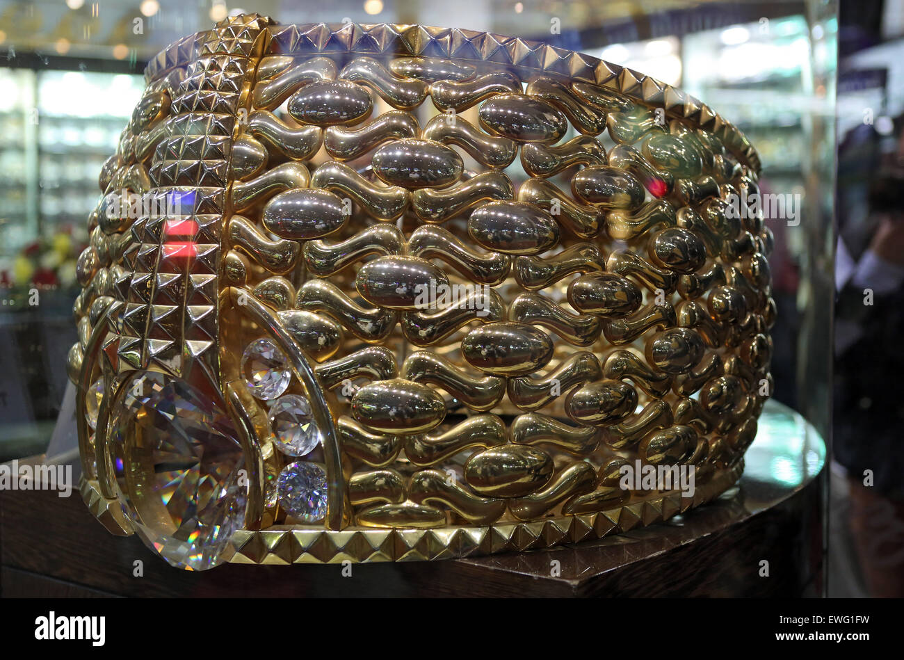 Dubai, Vereinigte Arabische Emirate, Star Taiba, der schwerste Goldring in der Welt Stockfoto