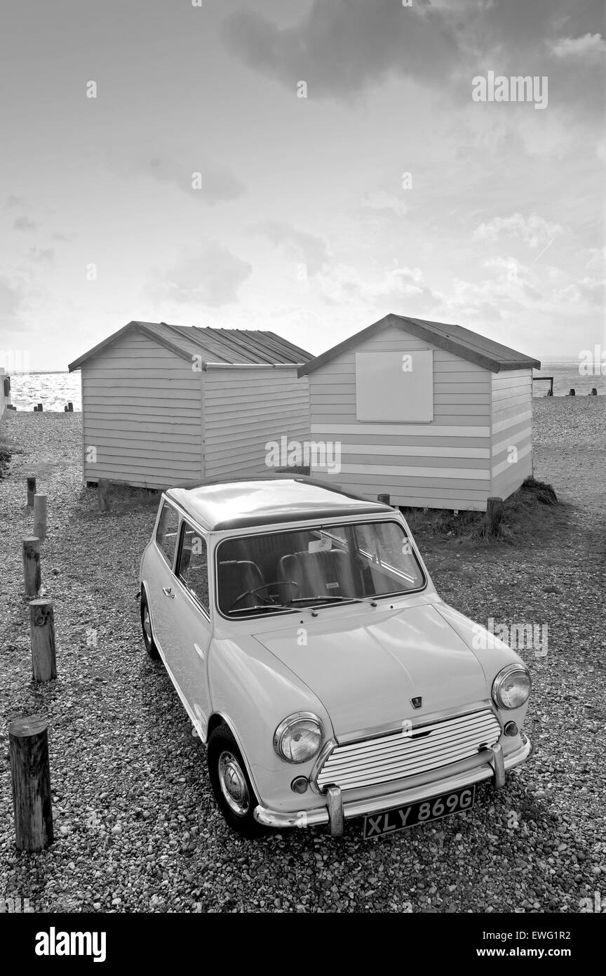 Eine weiße Austin Mini Cooper mk2 im Originalzustand. Stockfoto
