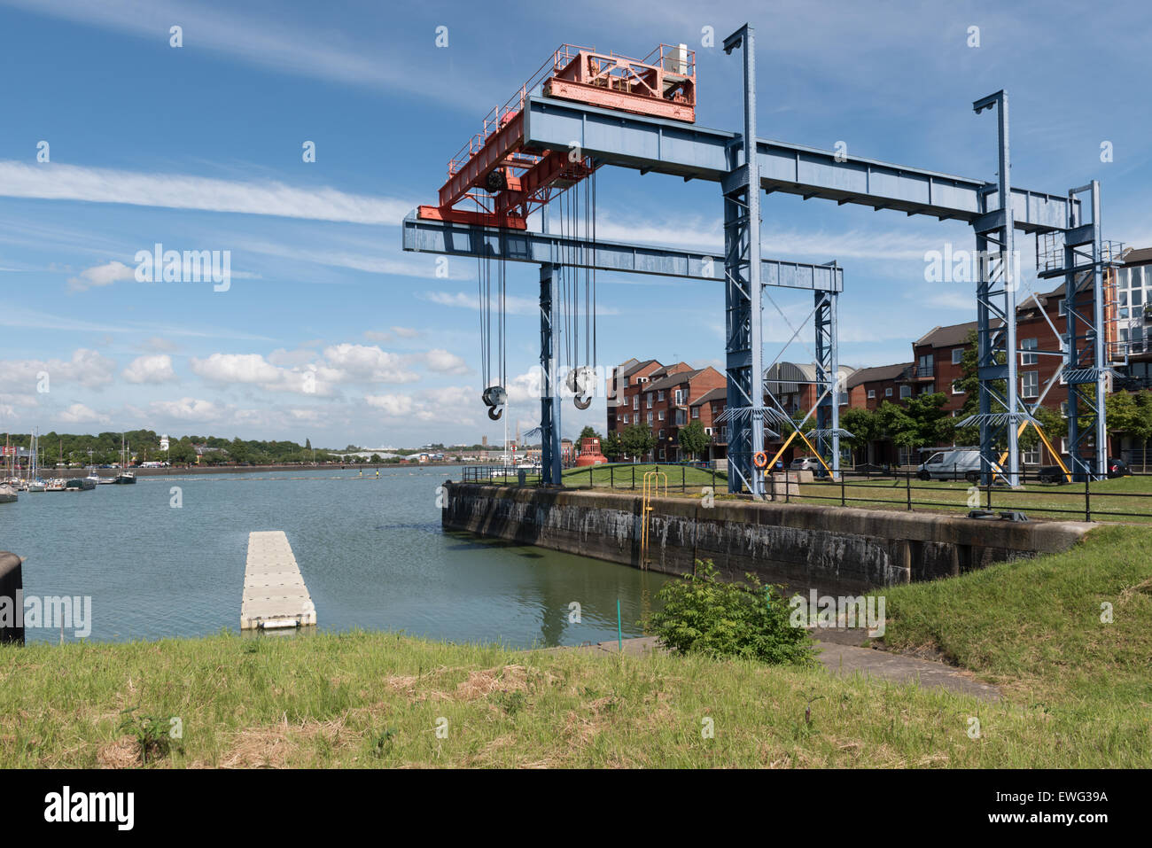 Restaurierte Schwerarbeit Gantry in Preston Docks Stockfoto
