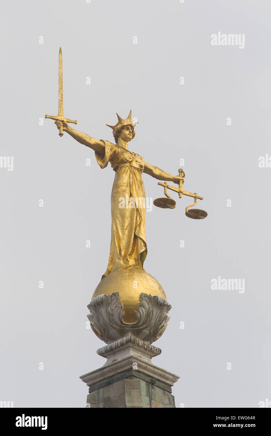 Statue der Justitia auf dem Old Bailey zentralen Strafgerichtshof, London, Vereinigtes Königreich Stockfoto