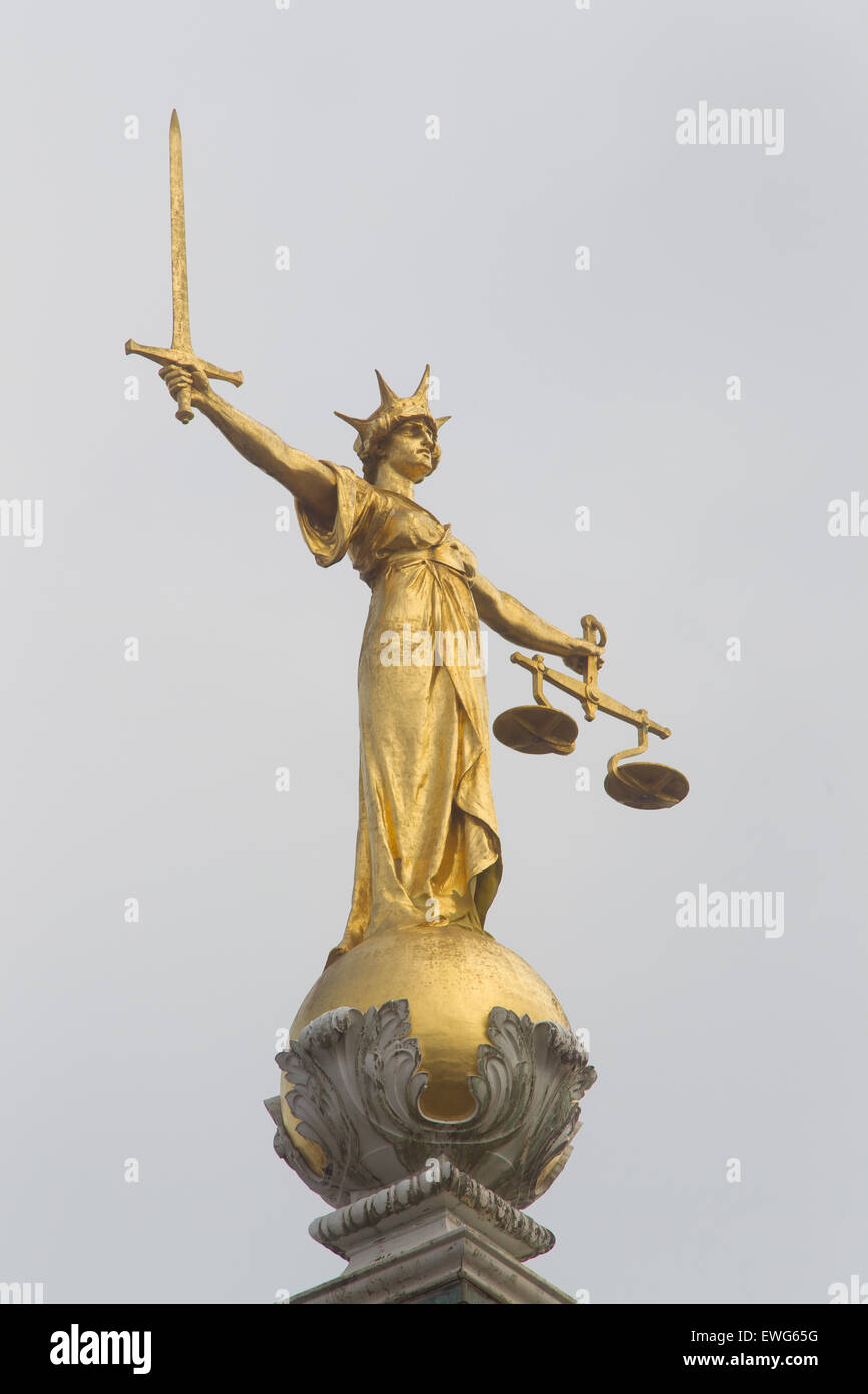 Statue der Justitia auf dem Old Bailey zentralen Strafgerichtshof, London, Vereinigtes Königreich Stockfoto