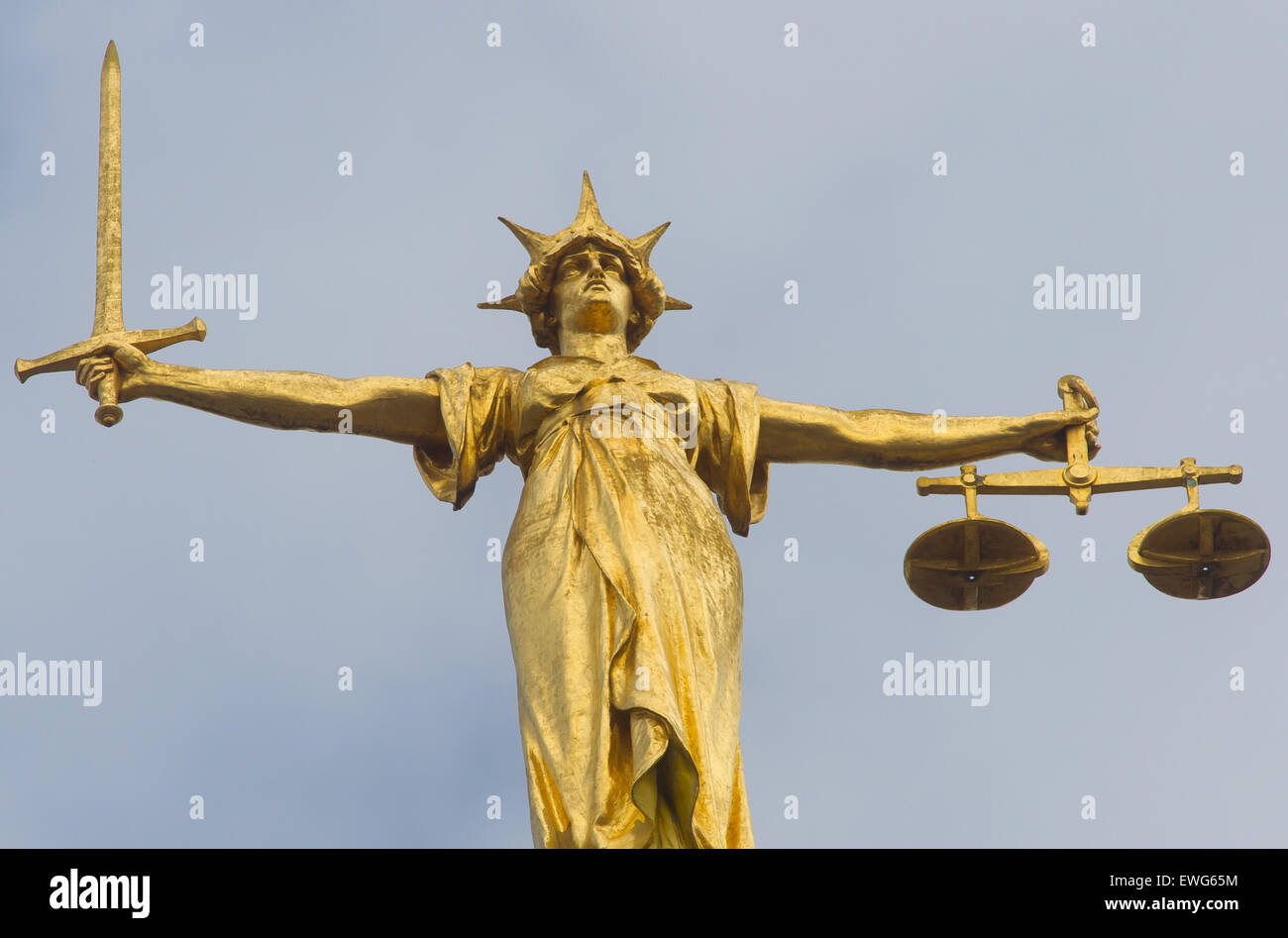 Statue der Justitia auf dem Old Bailey zentralen Strafgerichtshof, London, Vereinigtes Königreich Stockfoto