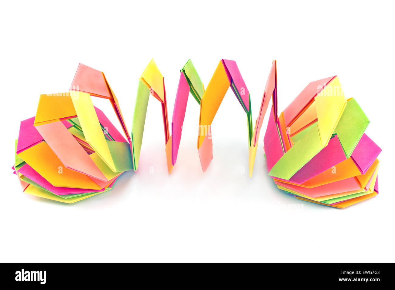 Bunte Origami Papier Formen isoliert auf weiss Stockfoto